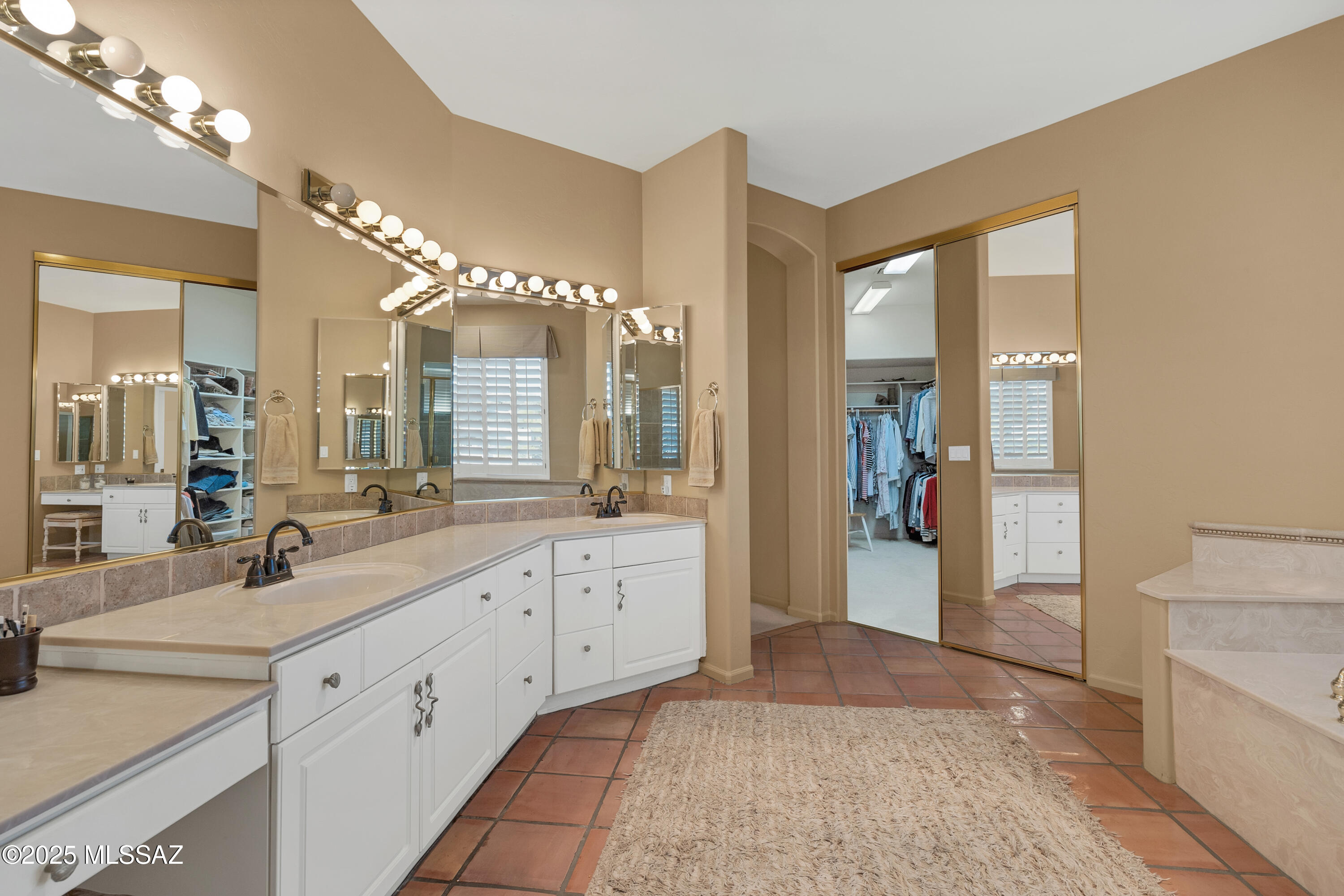 5811 E Placita Rocosa