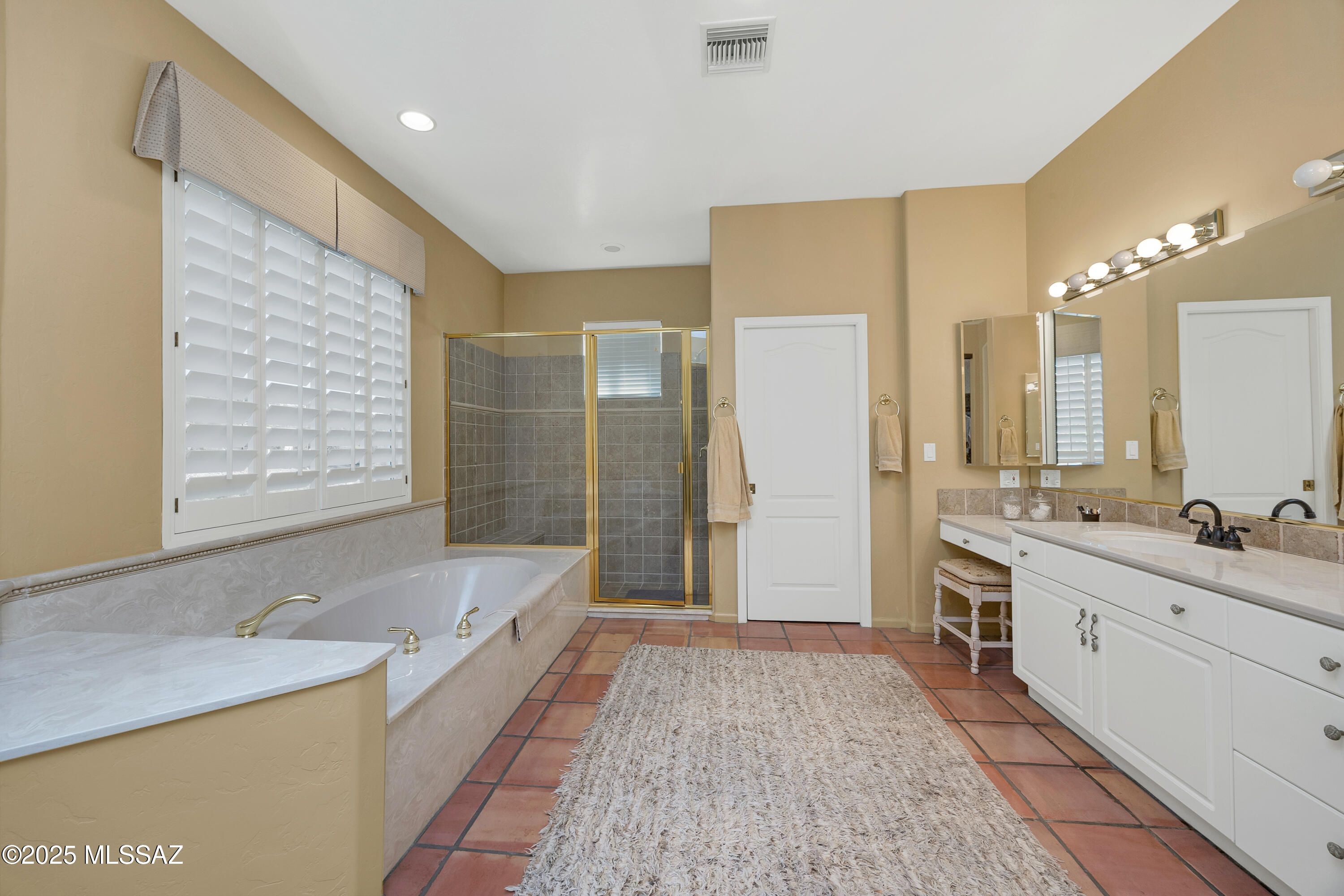 5811 E Placita Rocosa