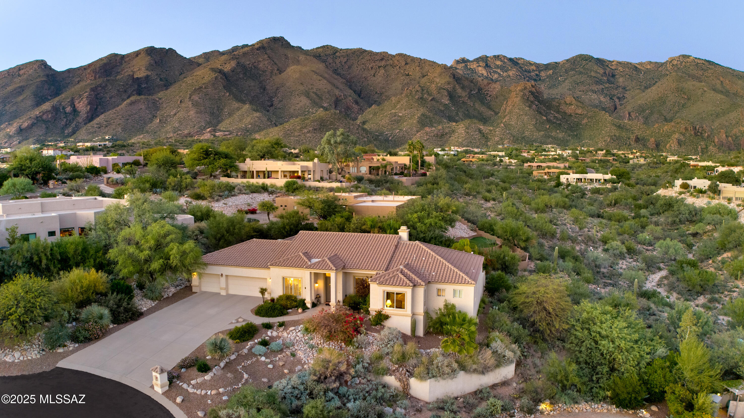 5811 E Placita Rocosa