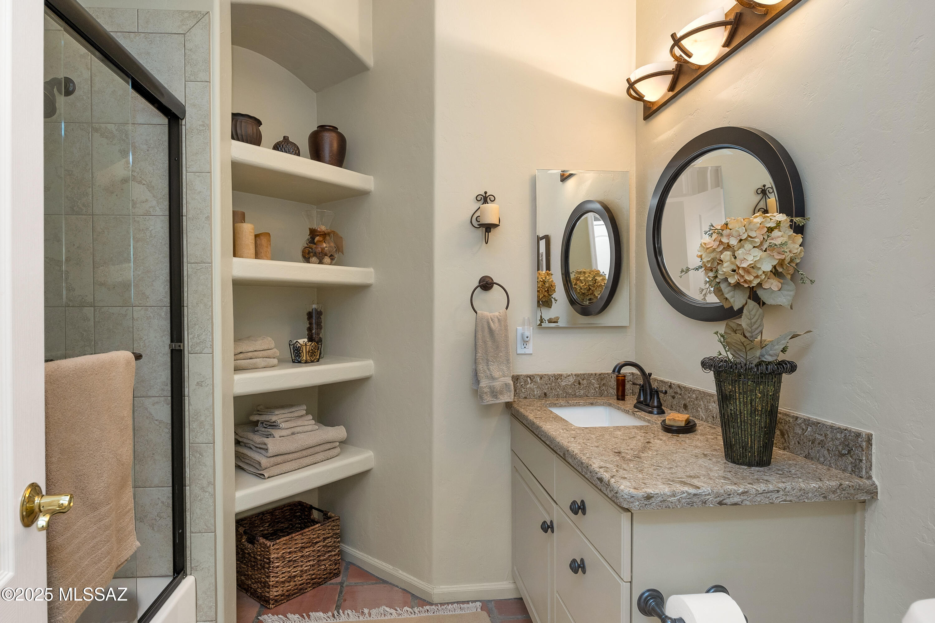 5811 E Placita Rocosa