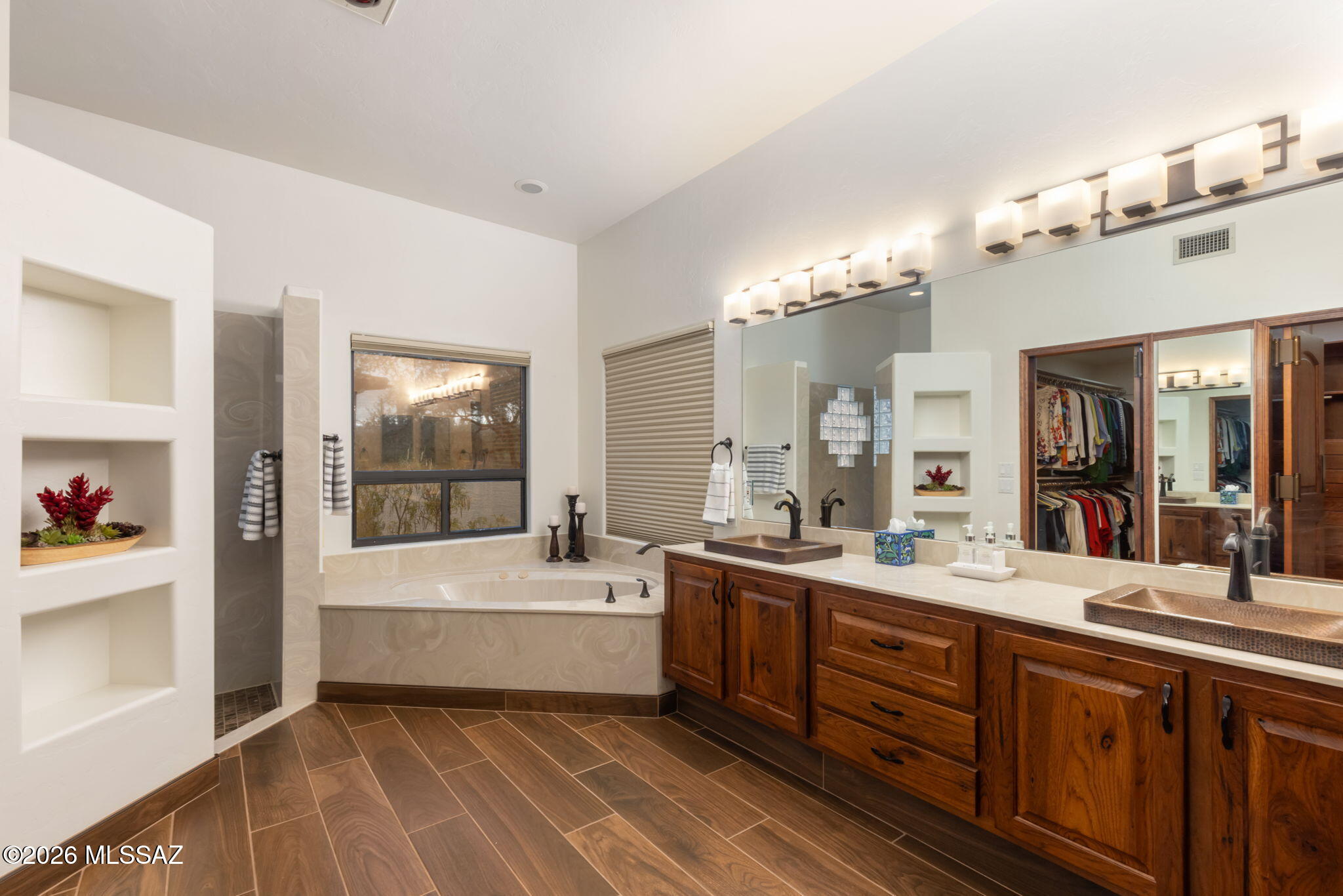 5300 N Avenida De La Colina