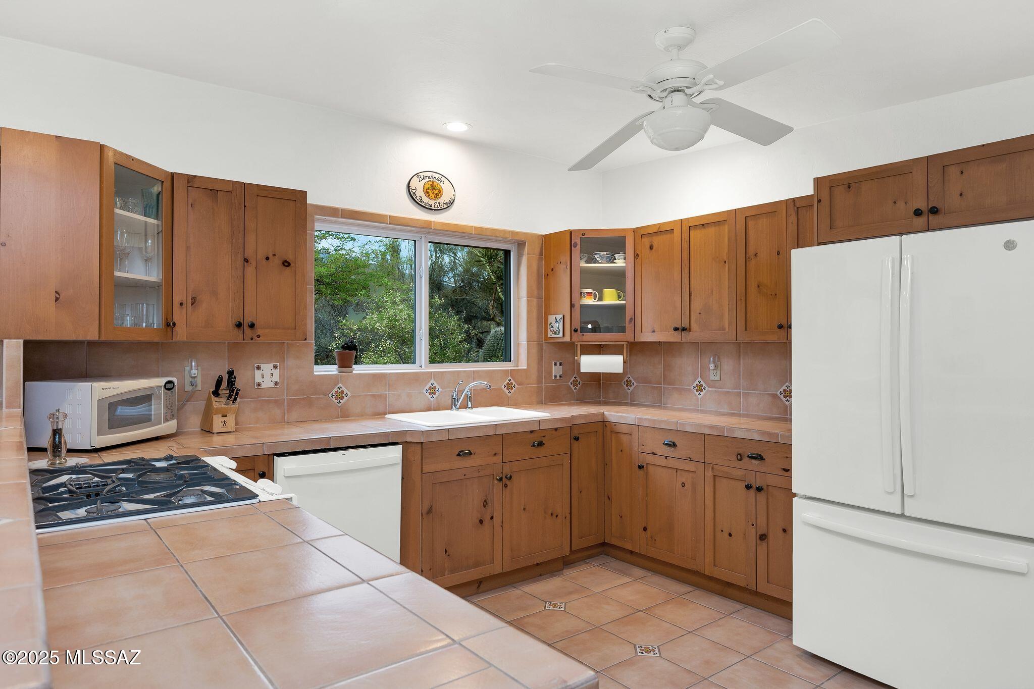 4921 E Camino De Los Olivos