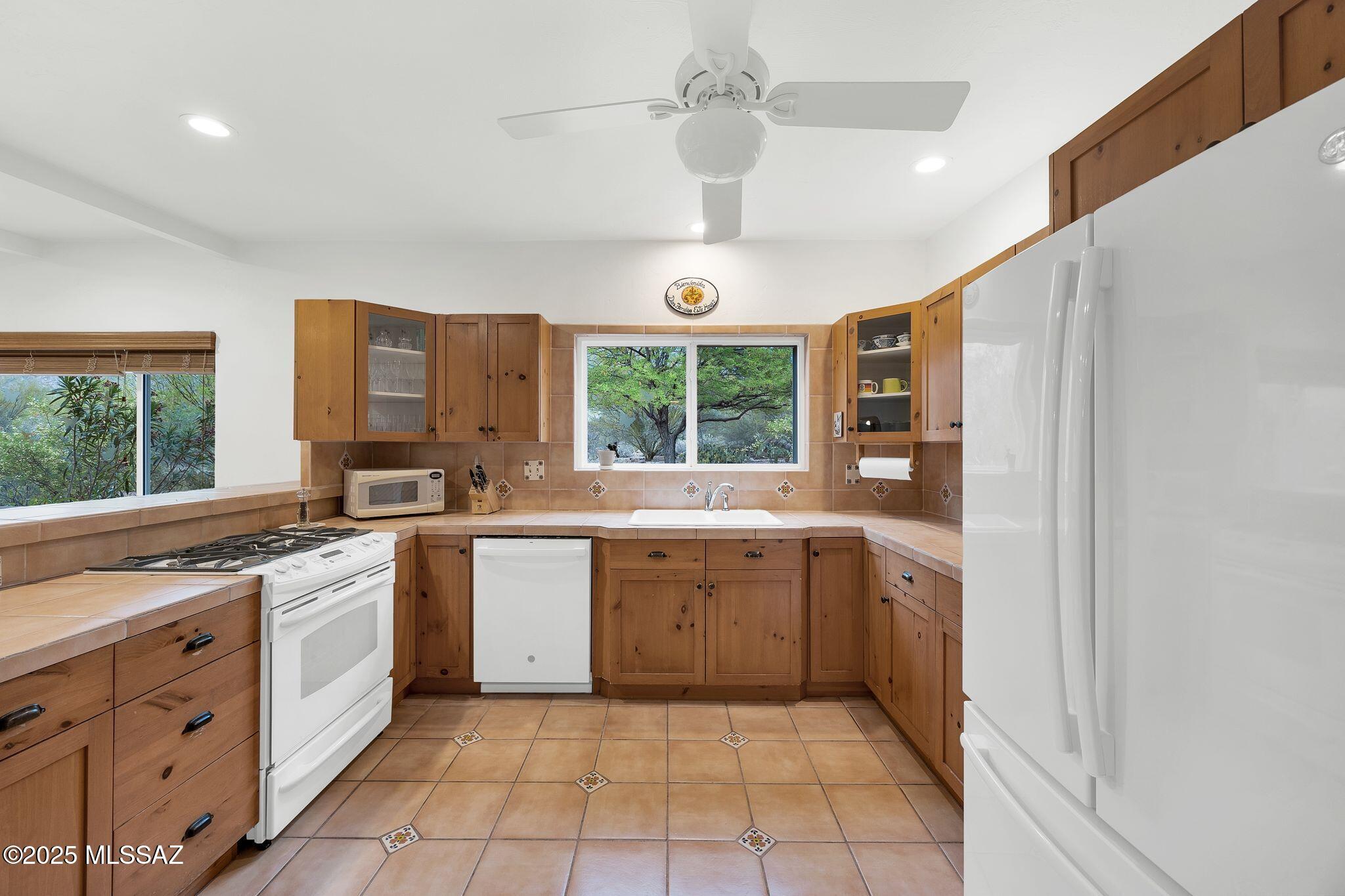 4921 E Camino De Los Olivos