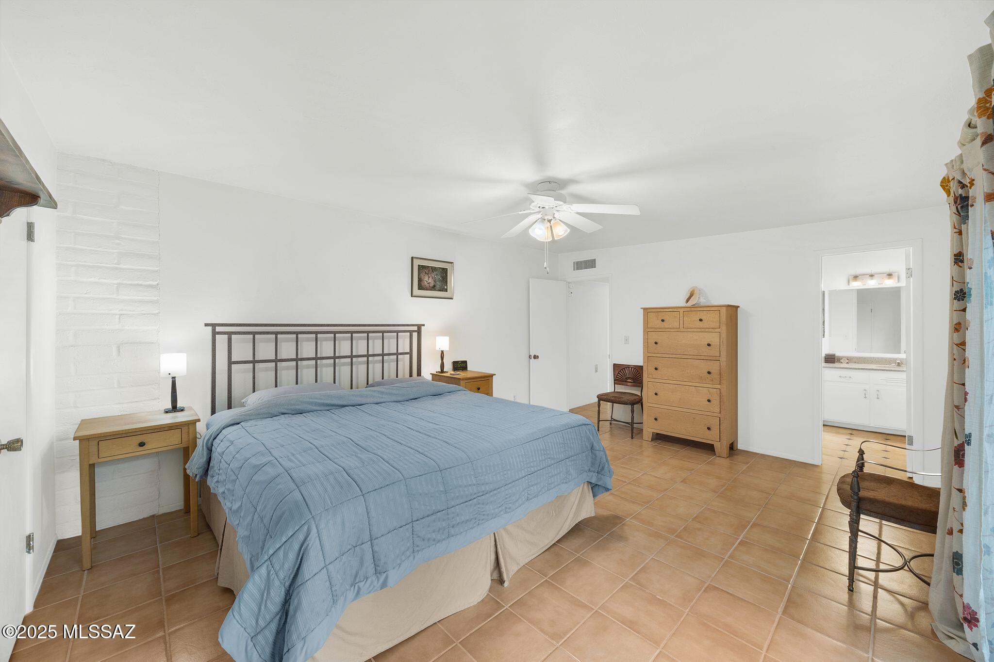 4921 E Camino De Los Olivos