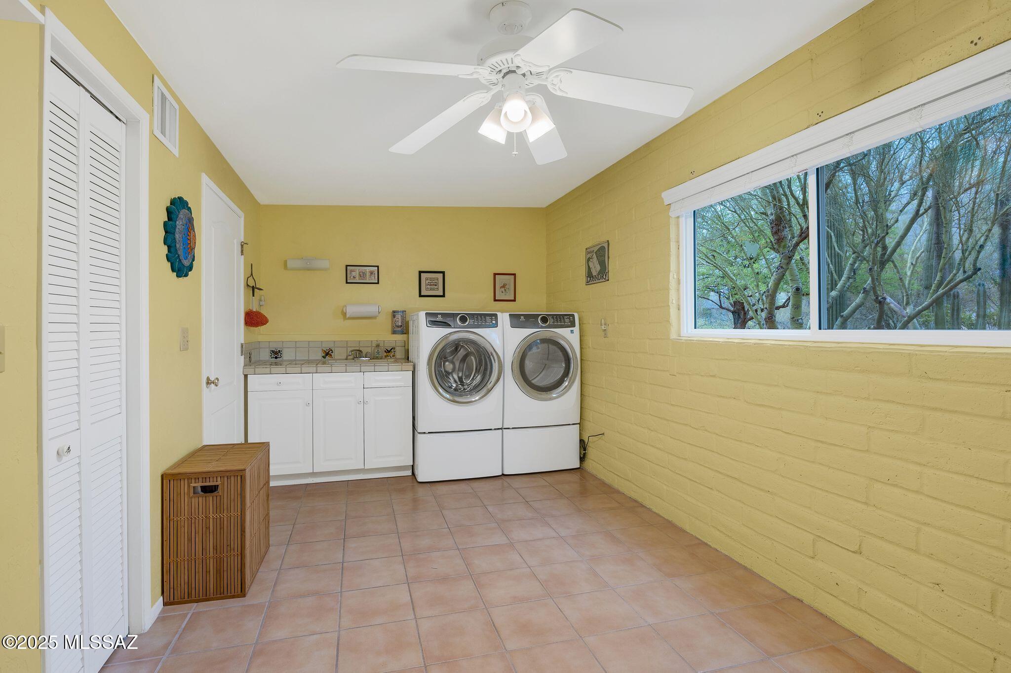 4921 E Camino De Los Olivos