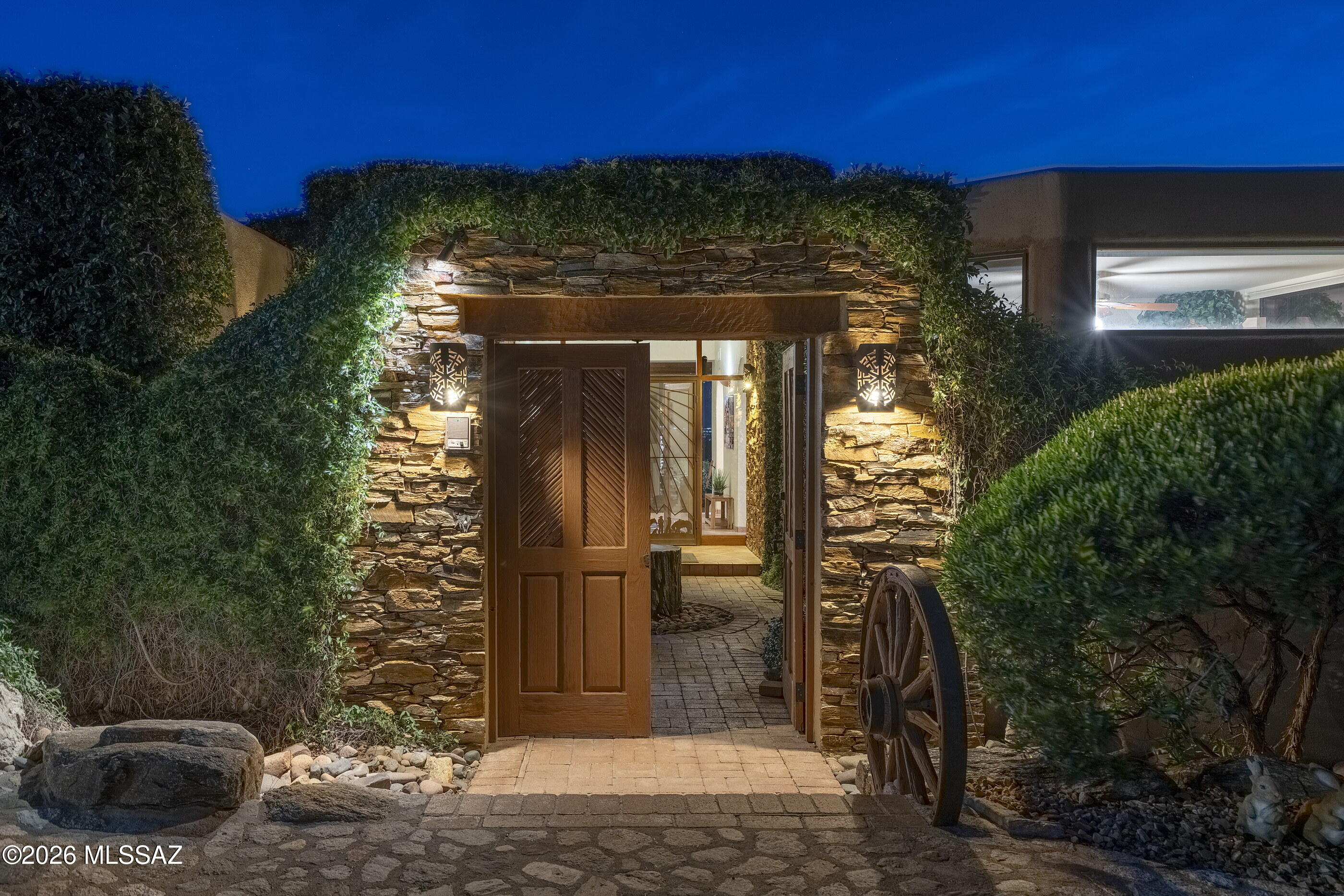 6361 N Canon Del Pajaro