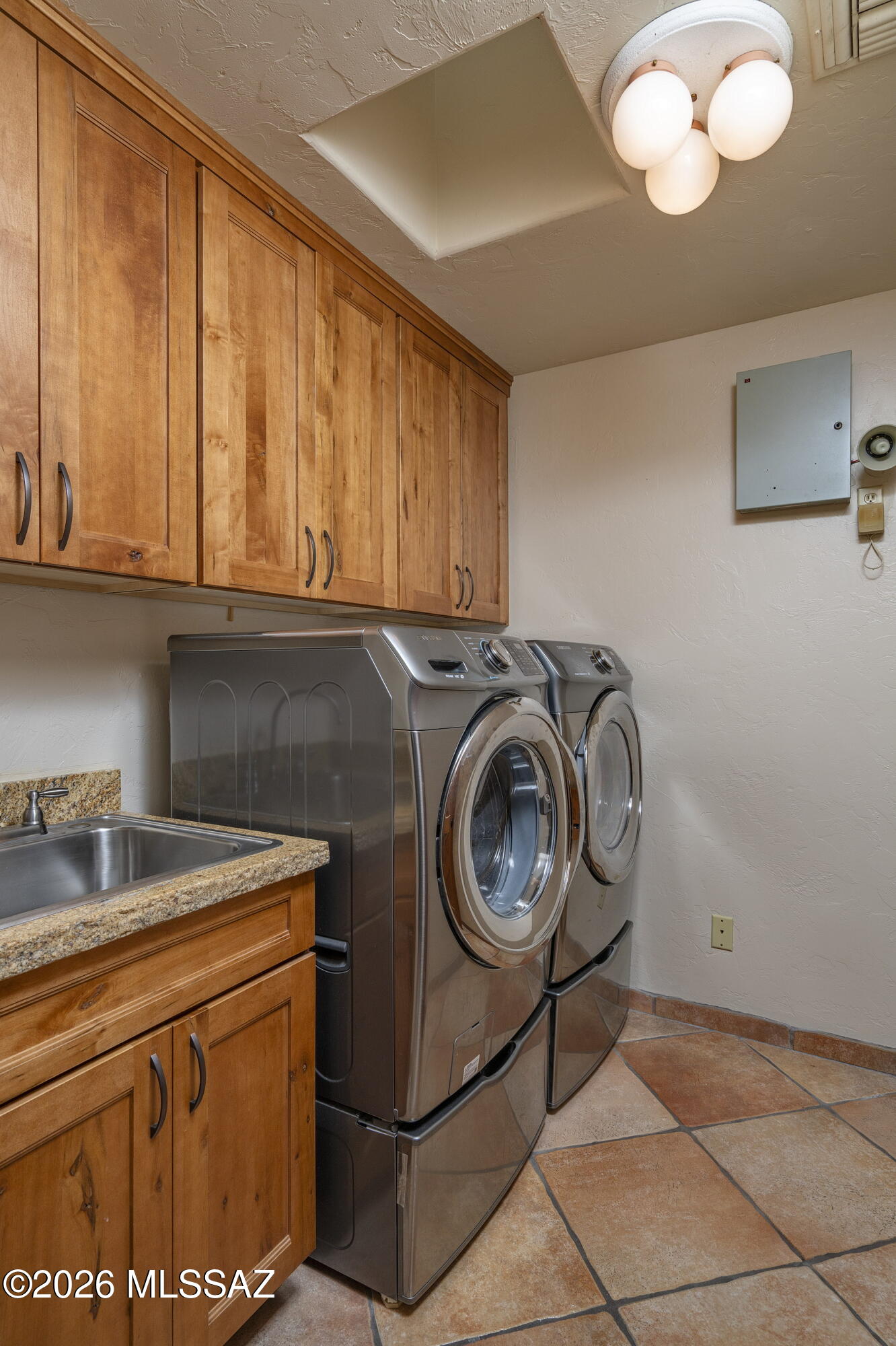 6361 N Canon Del Pajaro