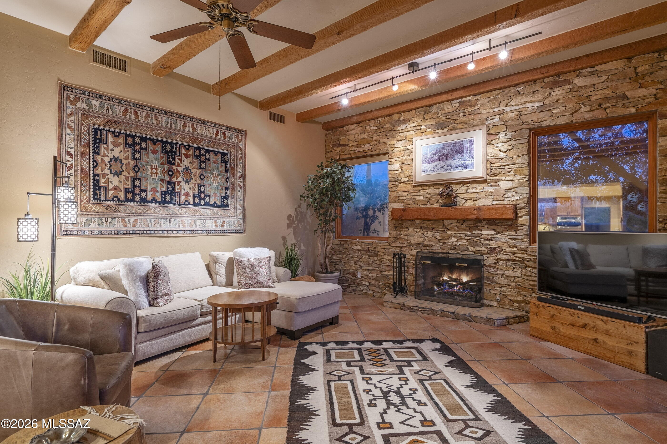 6361 N Canon Del Pajaro