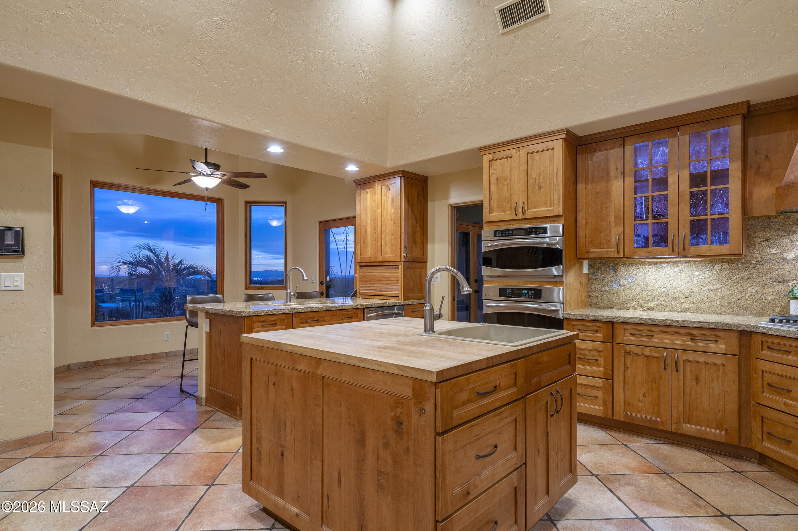 6361 N Canon Del Pajaro