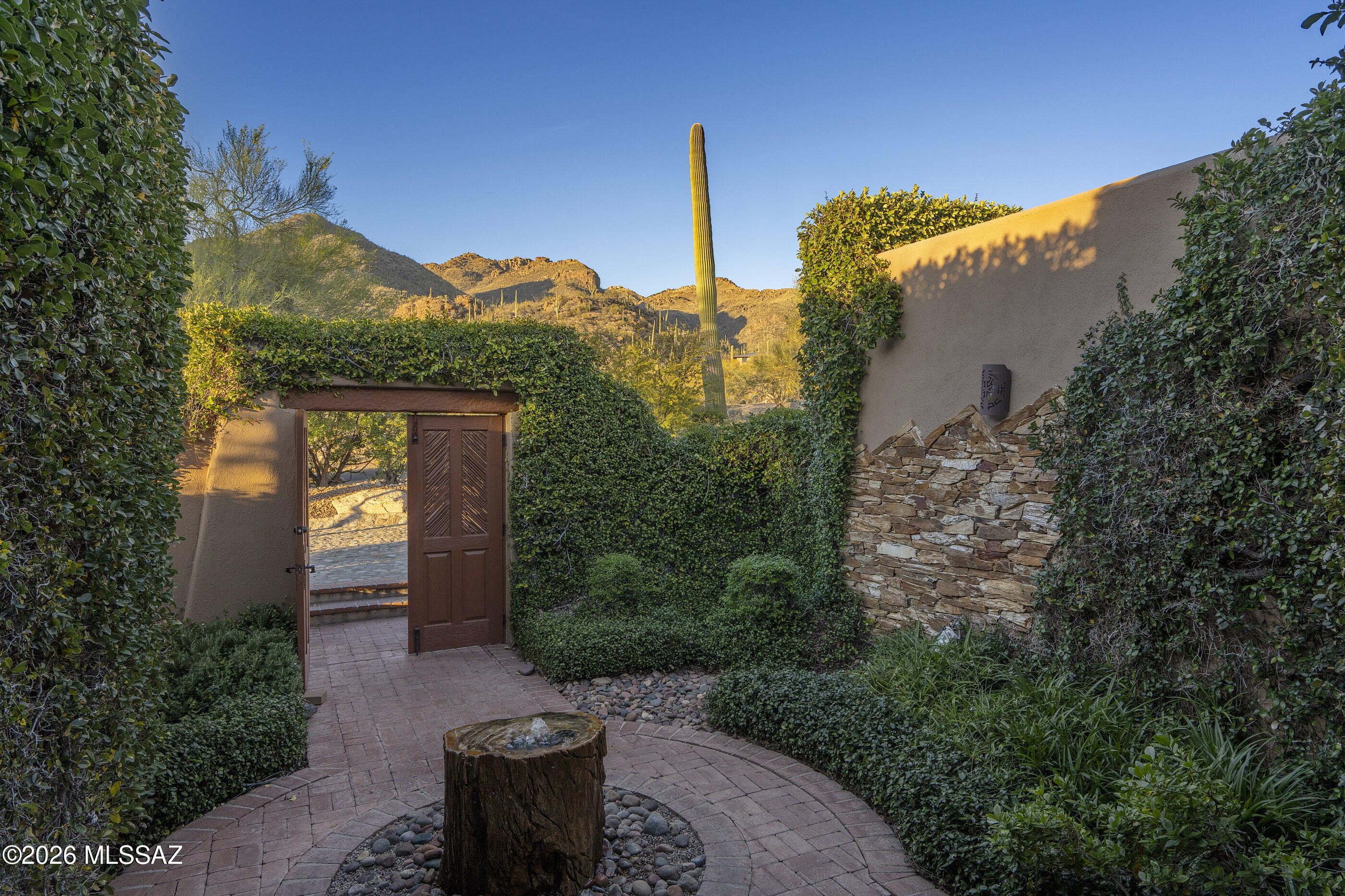 6361 N Canon Del Pajaro