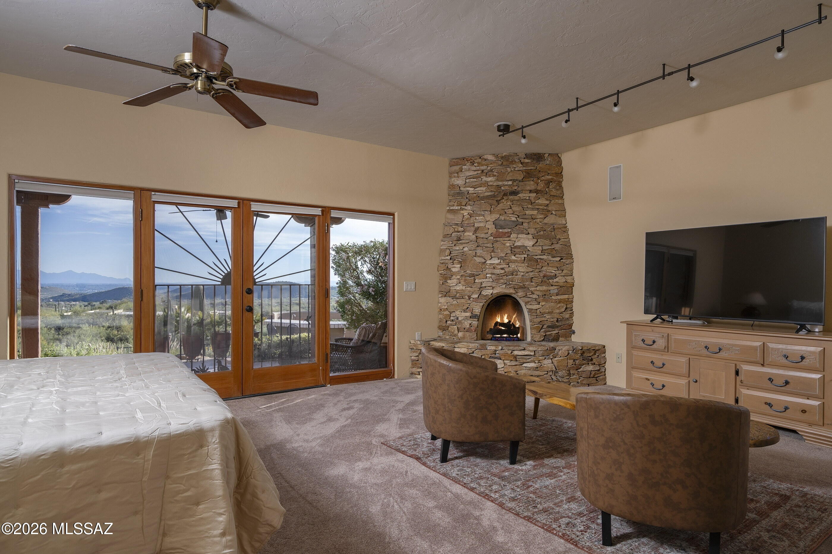 6361 N Canon Del Pajaro