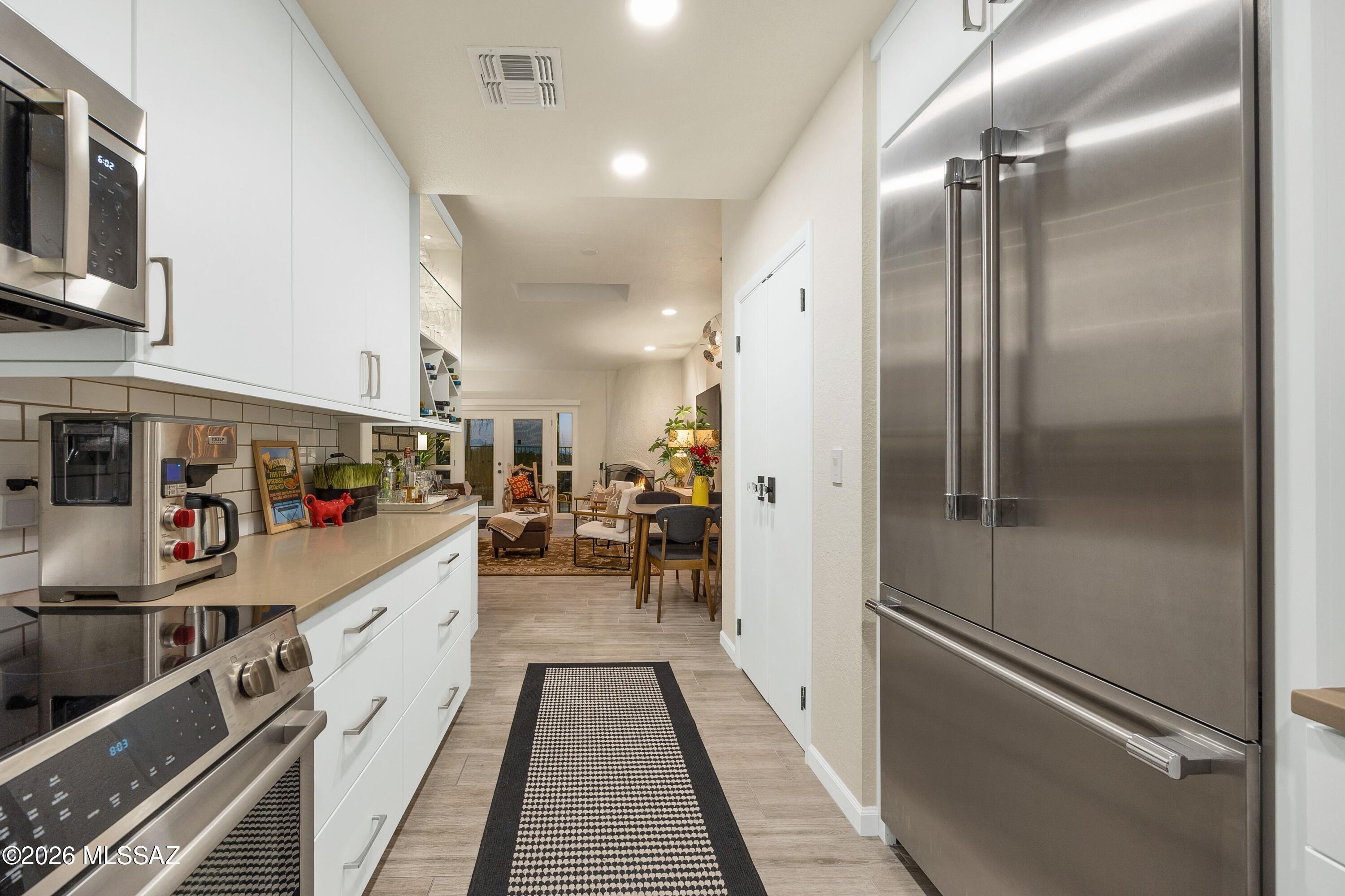 6524 N Foothills Drive