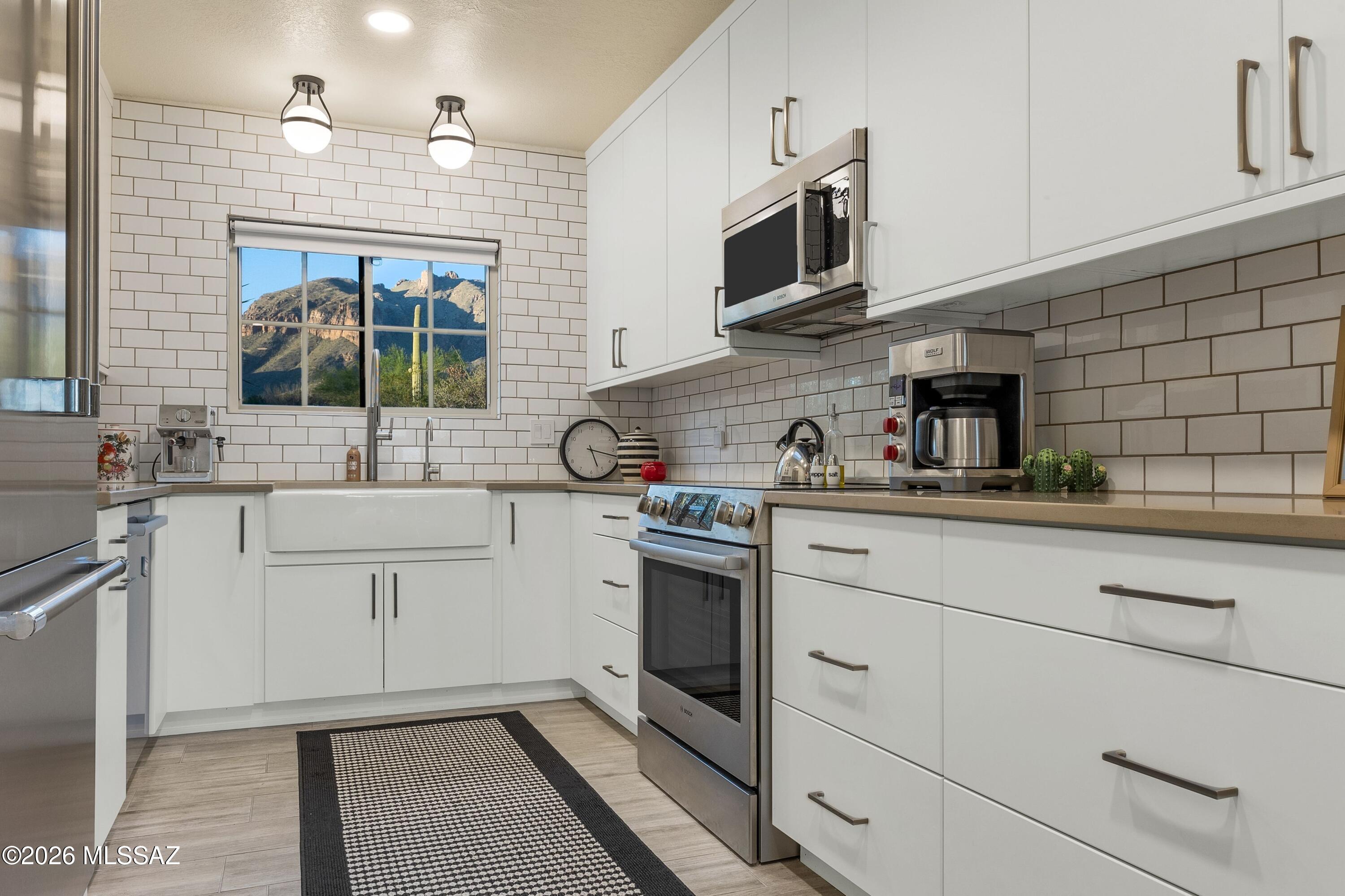 6524 N Foothills Drive