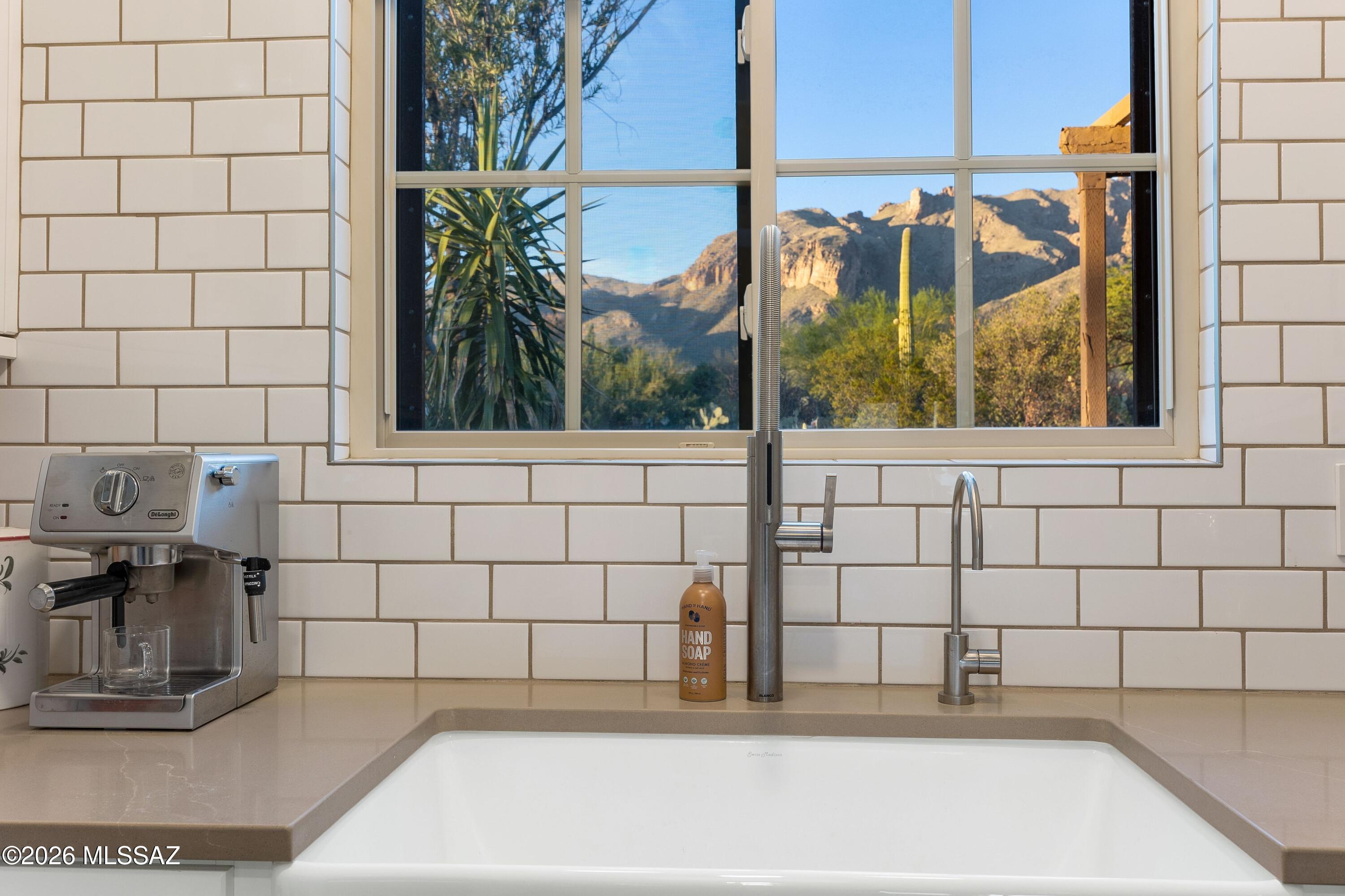 6524 N Foothills Drive