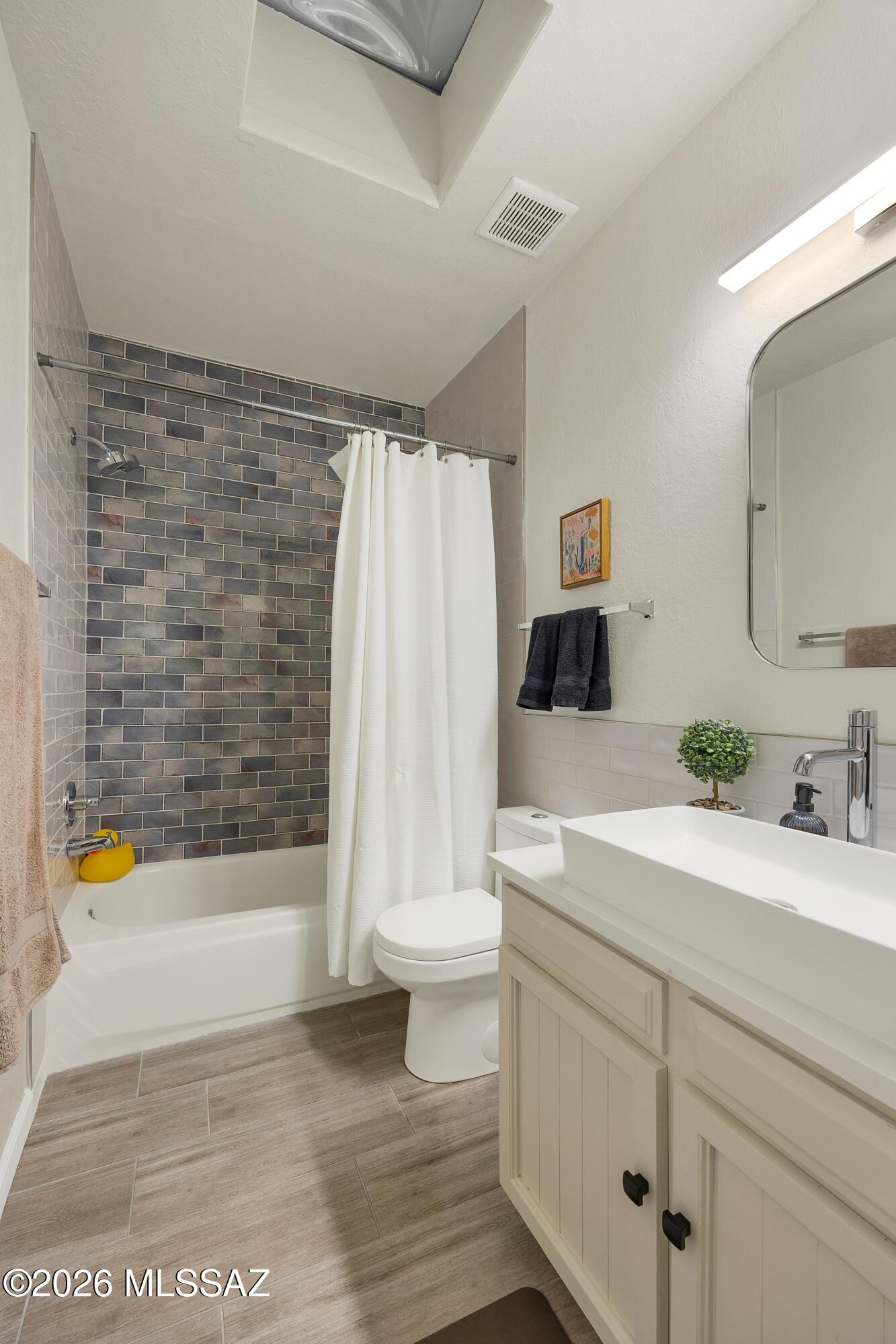 6524 N Foothills Drive