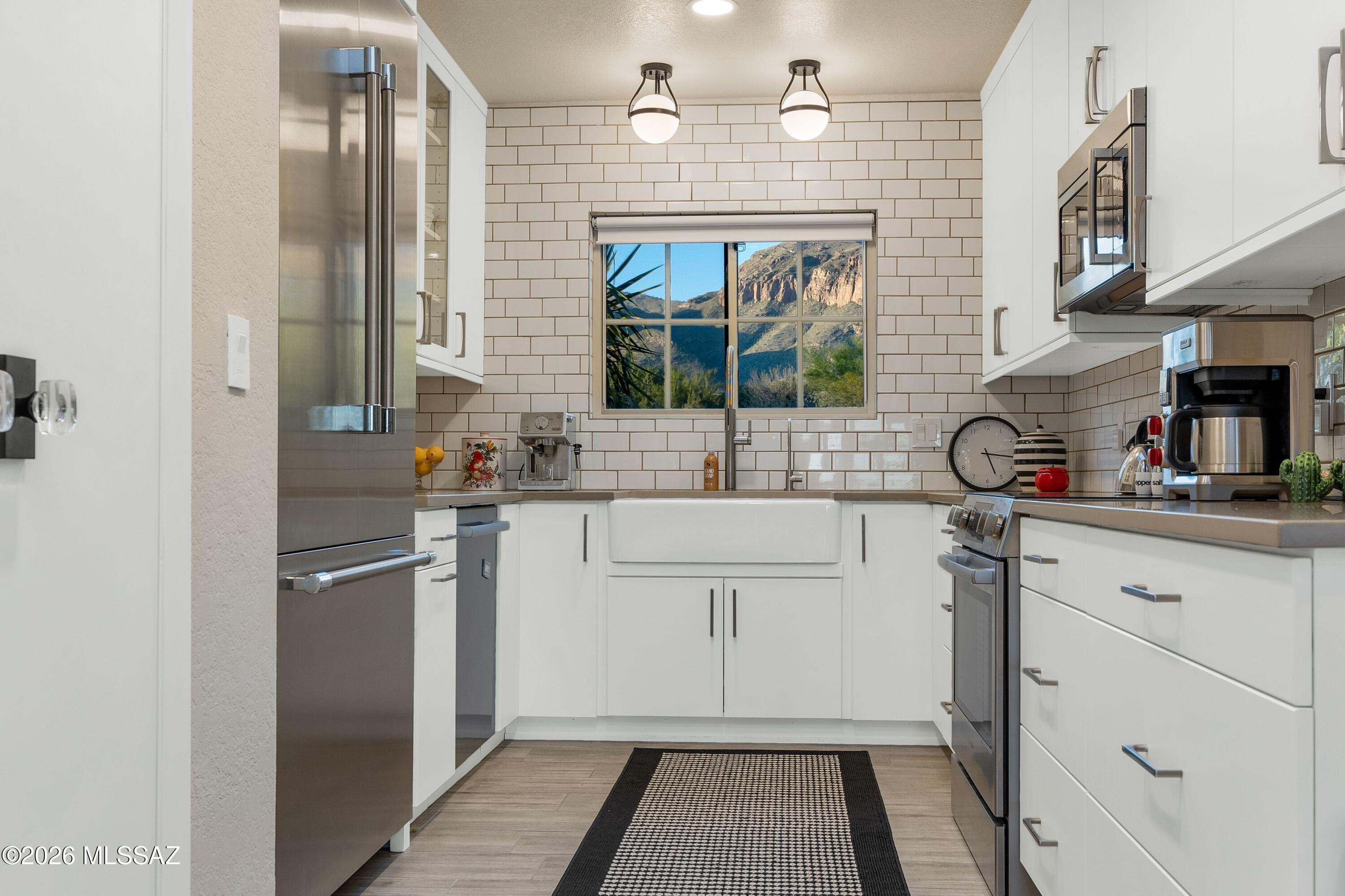 6524 N Foothills Drive