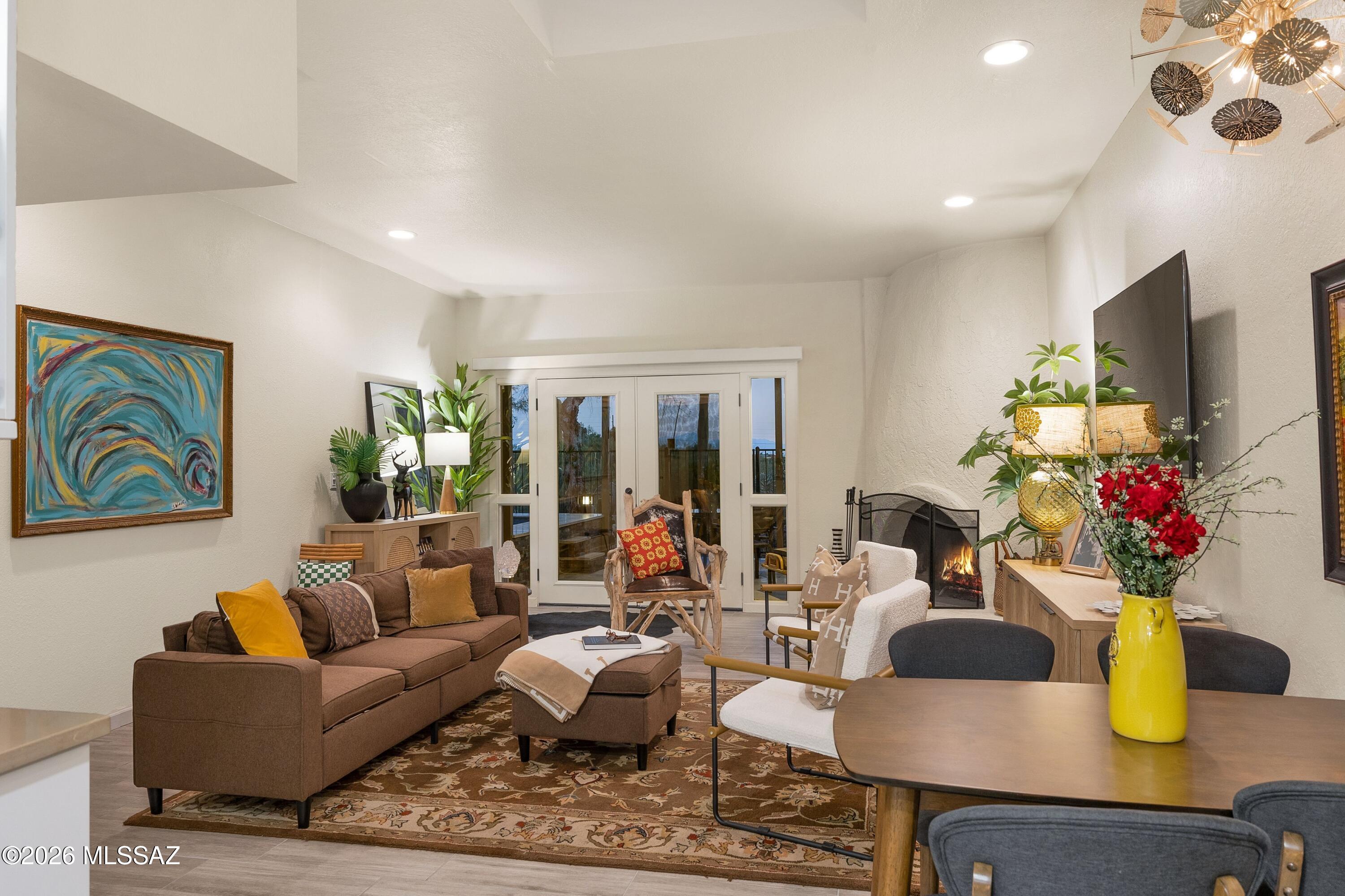 6524 N Foothills Drive