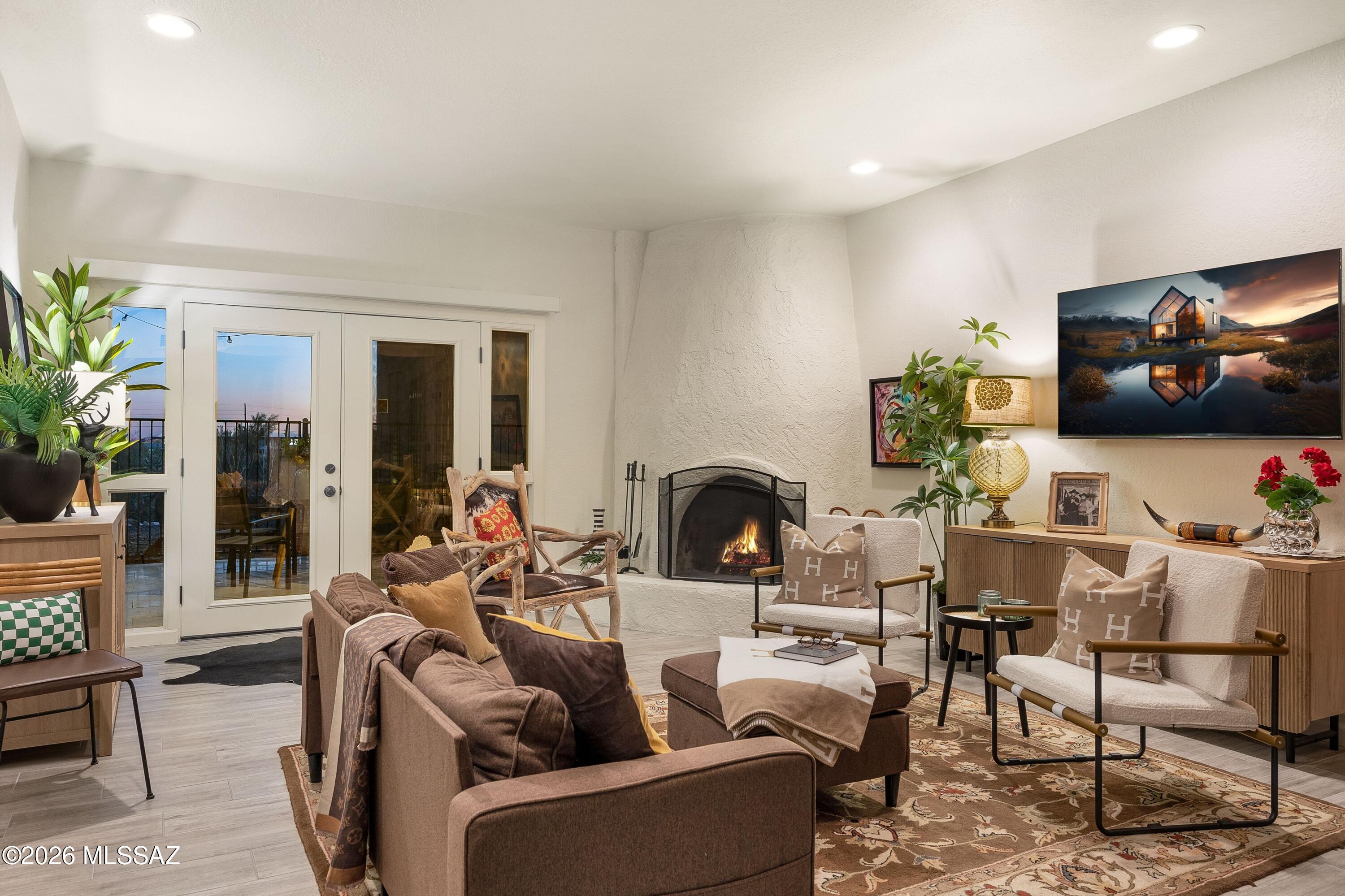 6524 N Foothills Drive