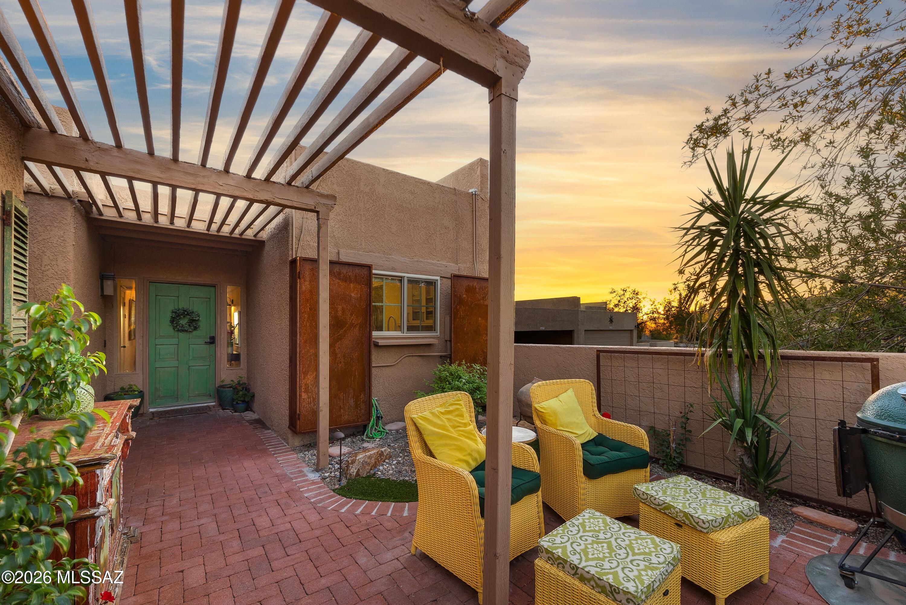6524 N Foothills Drive