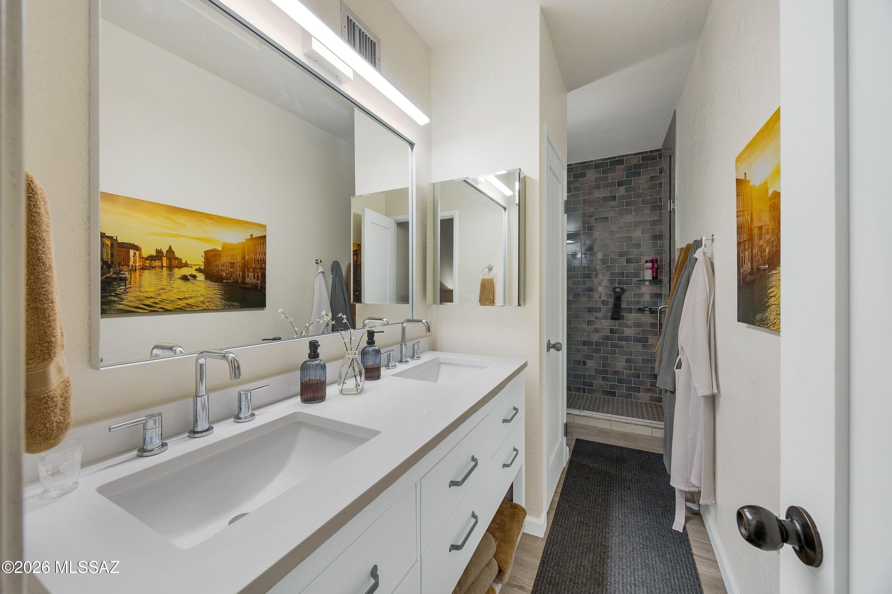6524 N Foothills Drive