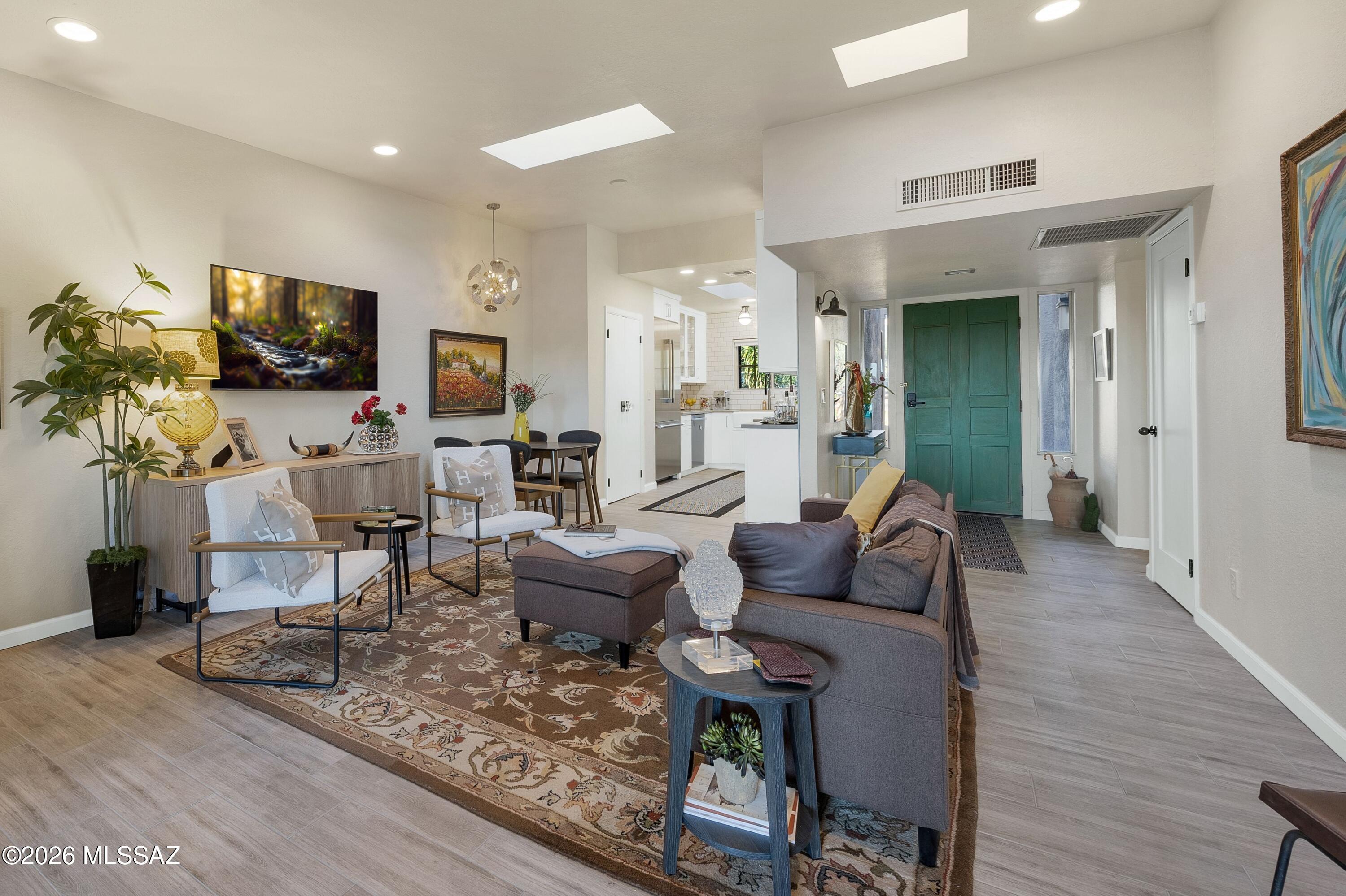 6524 N Foothills Drive