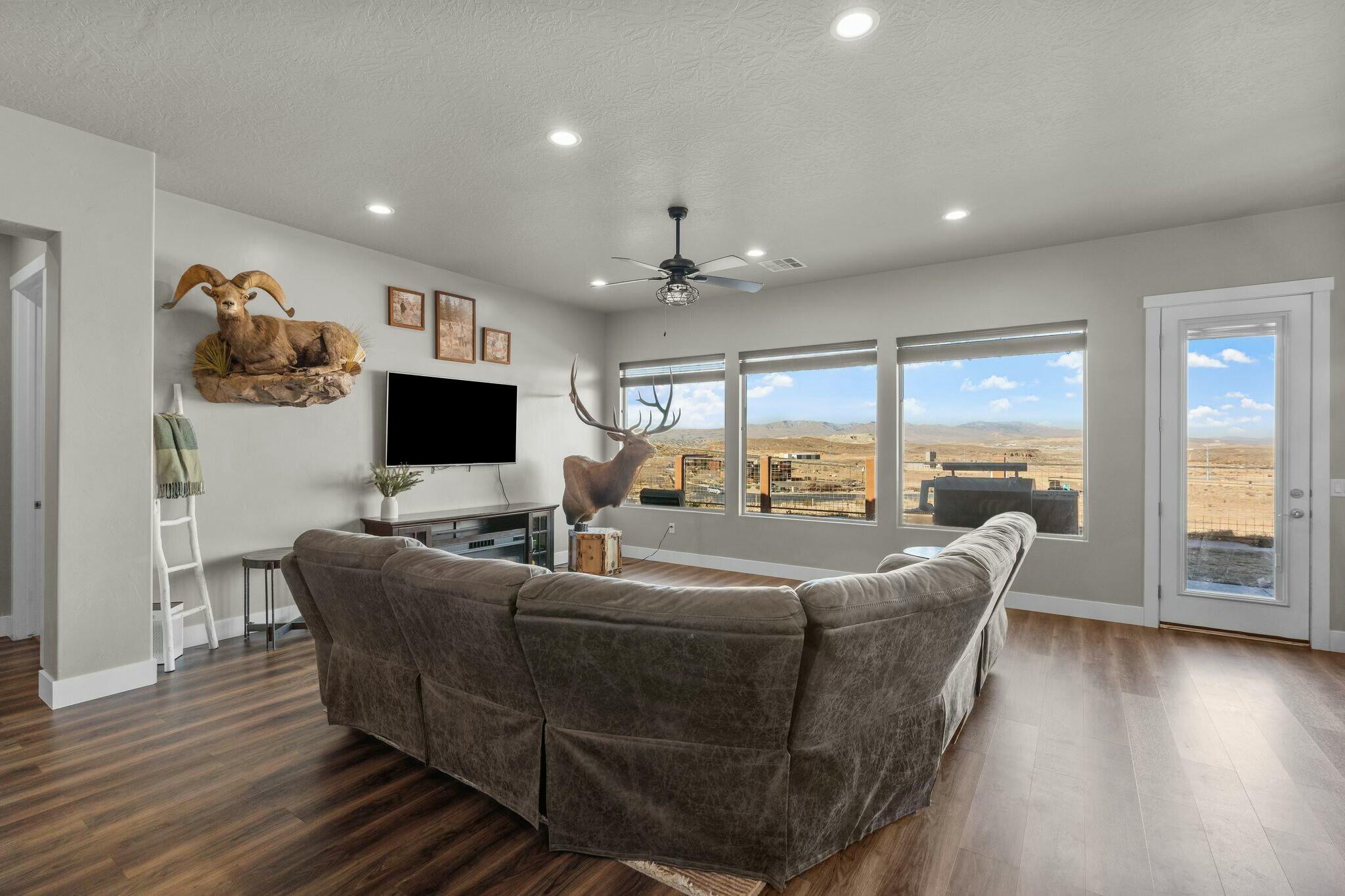 5936 S Desert Crest DR