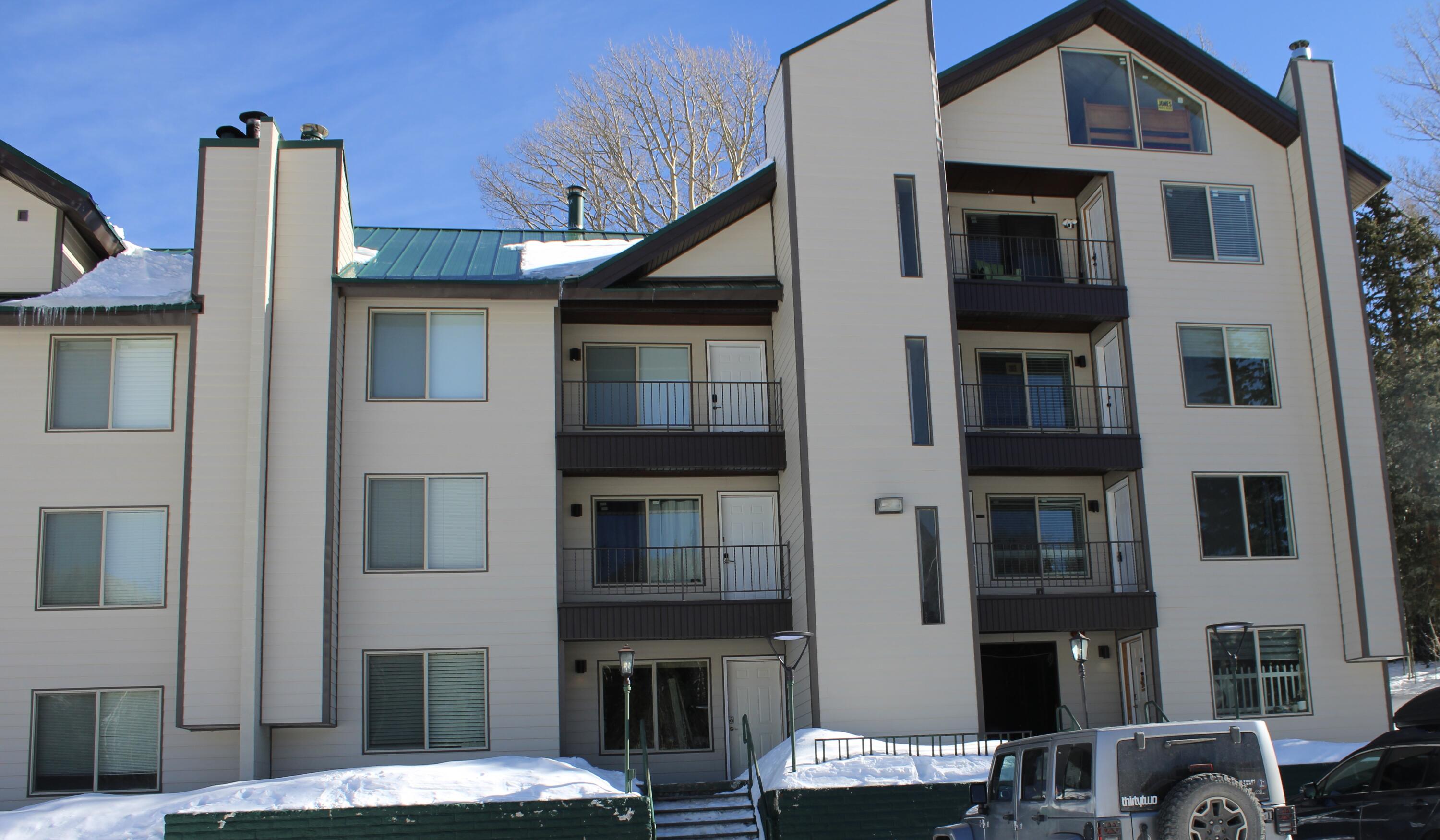 651 S Snowflake LN Unit: #106