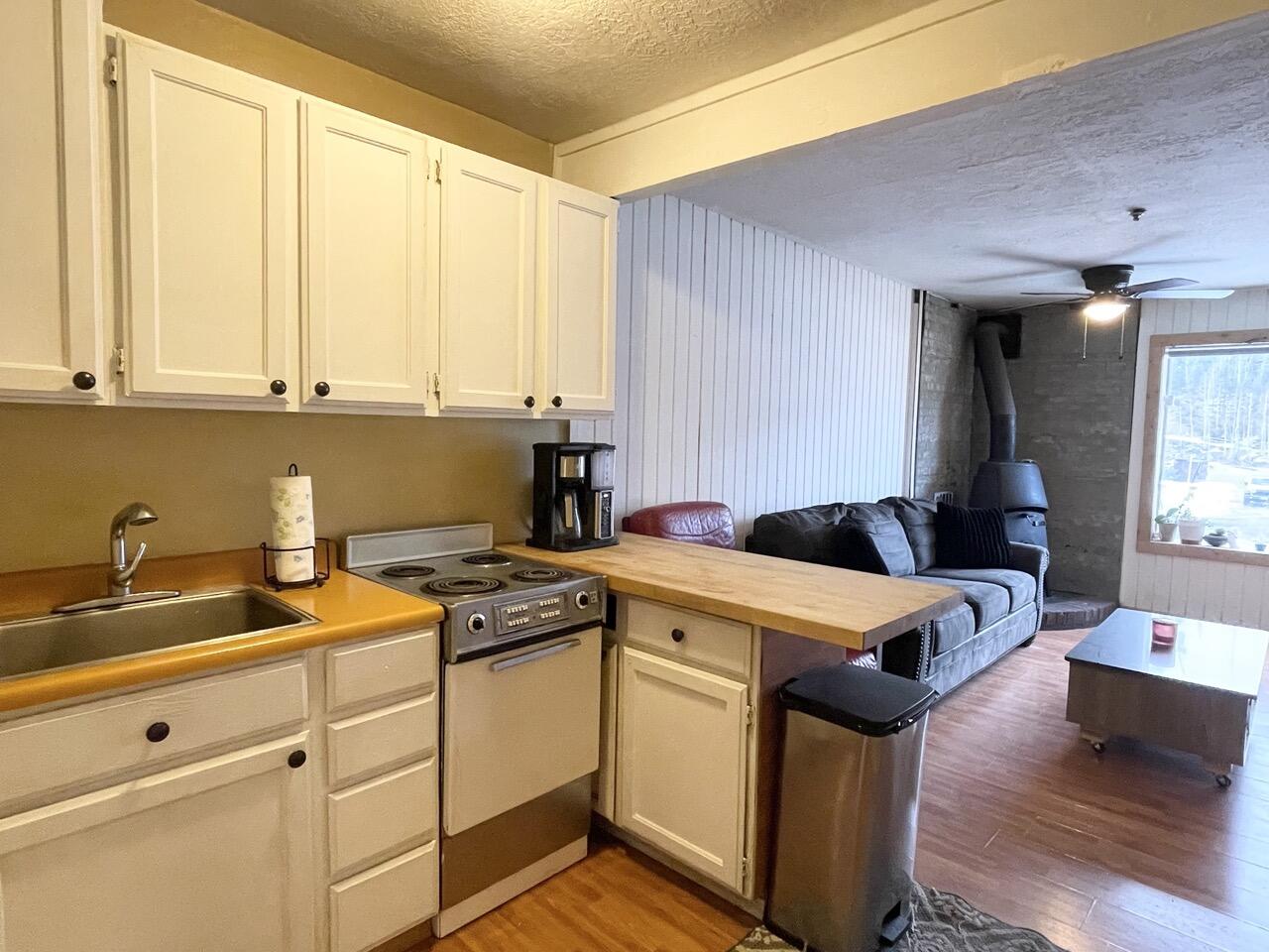 651 S Snowflake LN Unit: #106