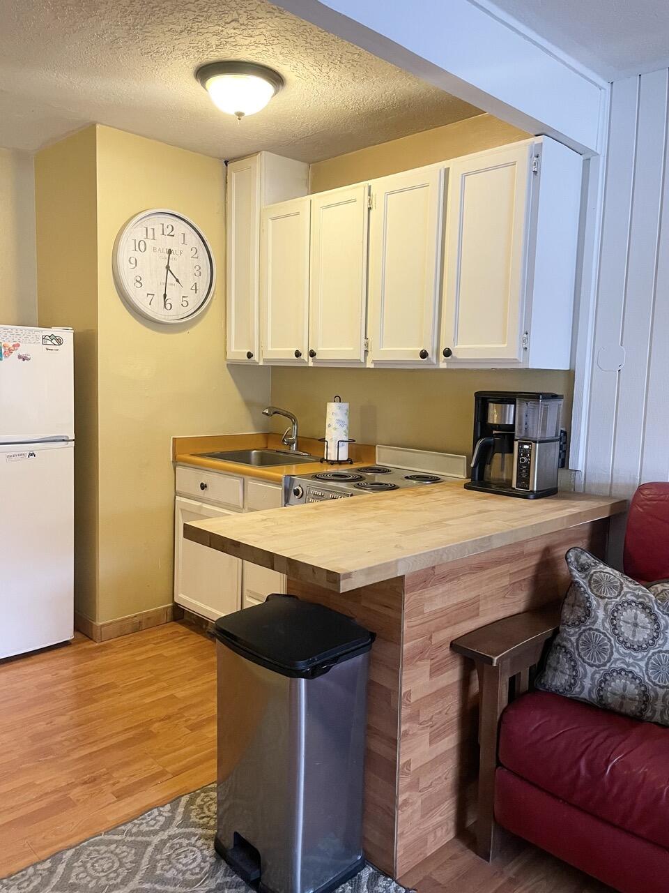 651 S Snowflake LN Unit: #106