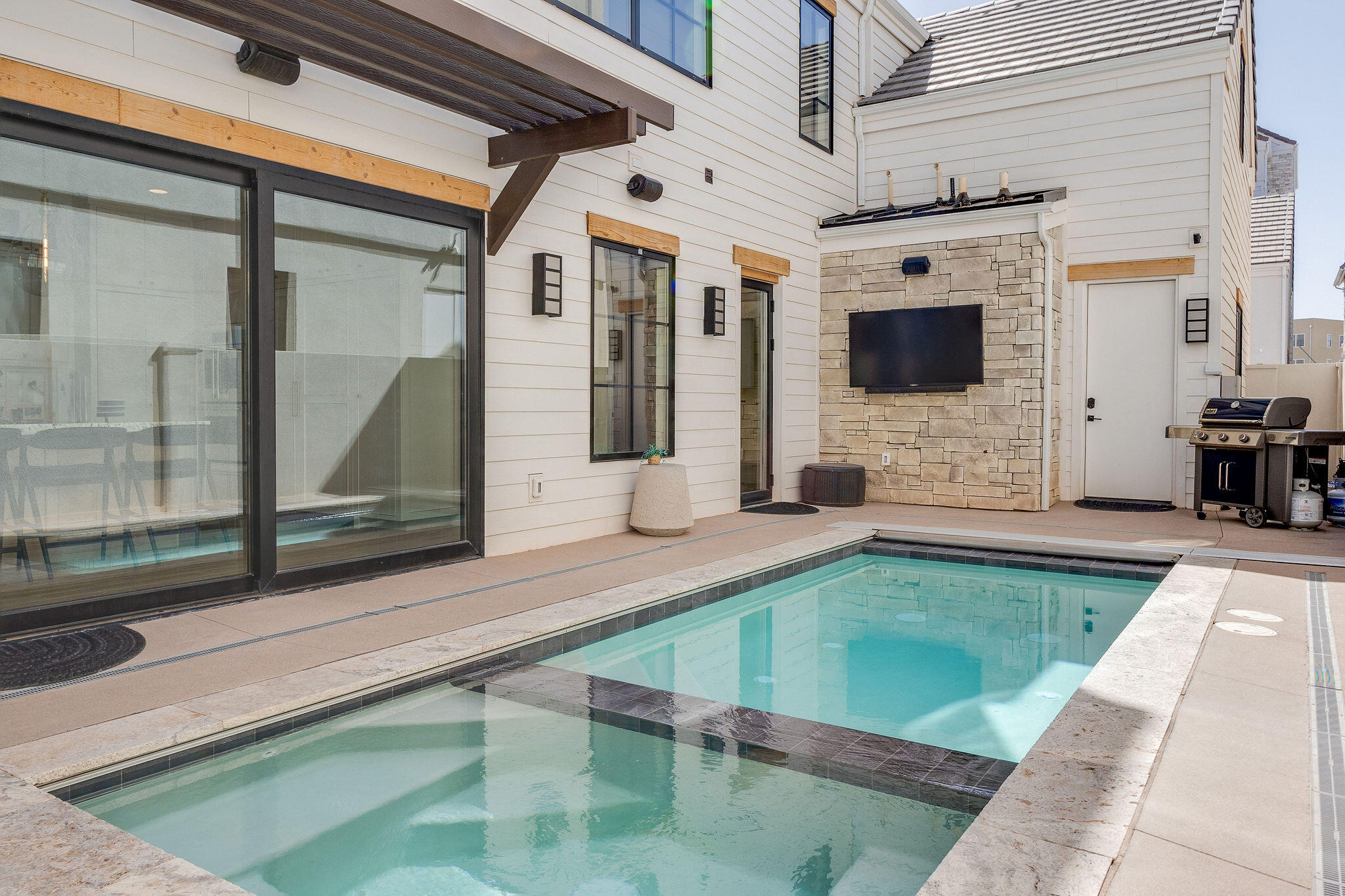 5338 Cyan LN