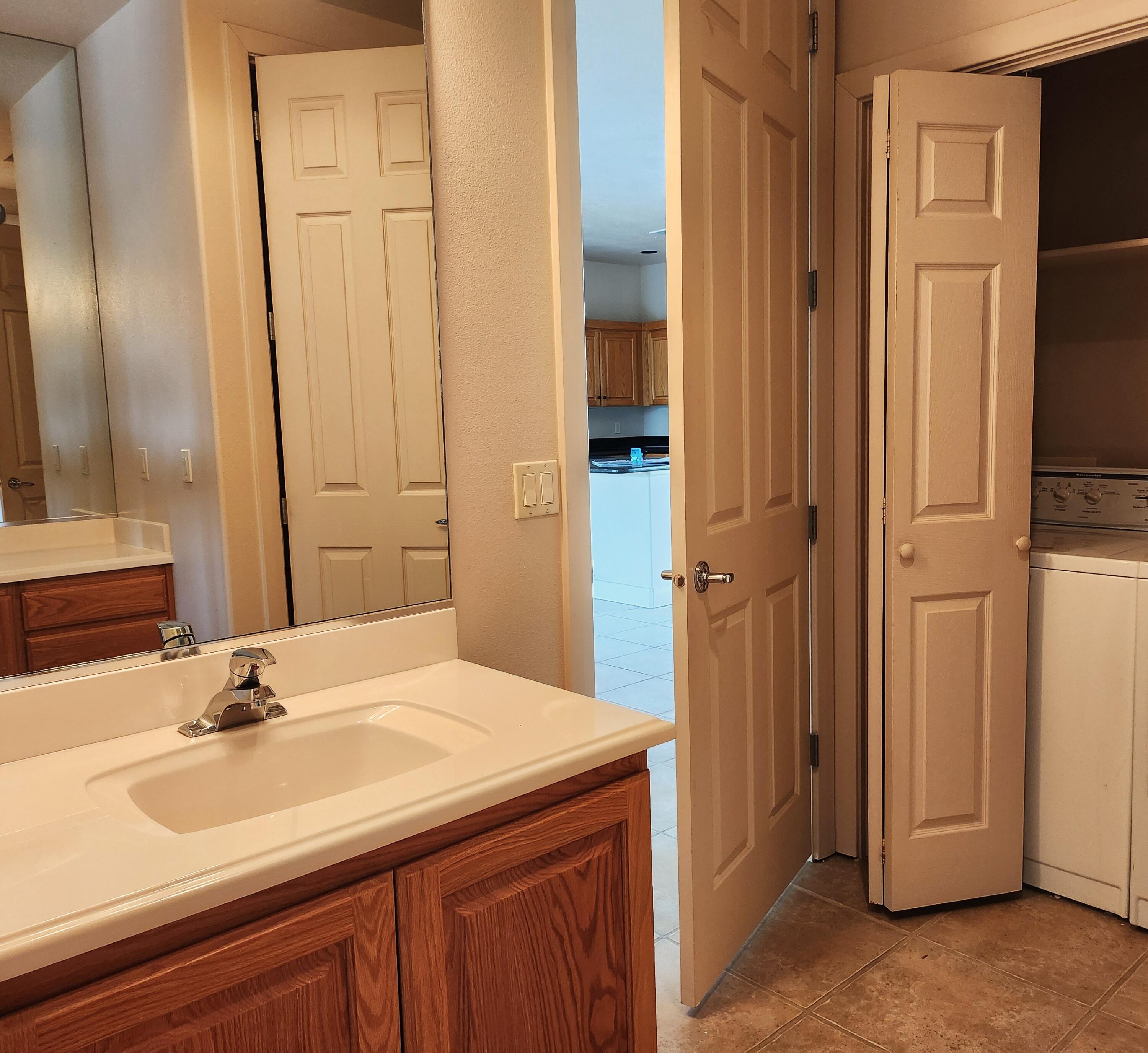 225 N COUNTRY LANE #5