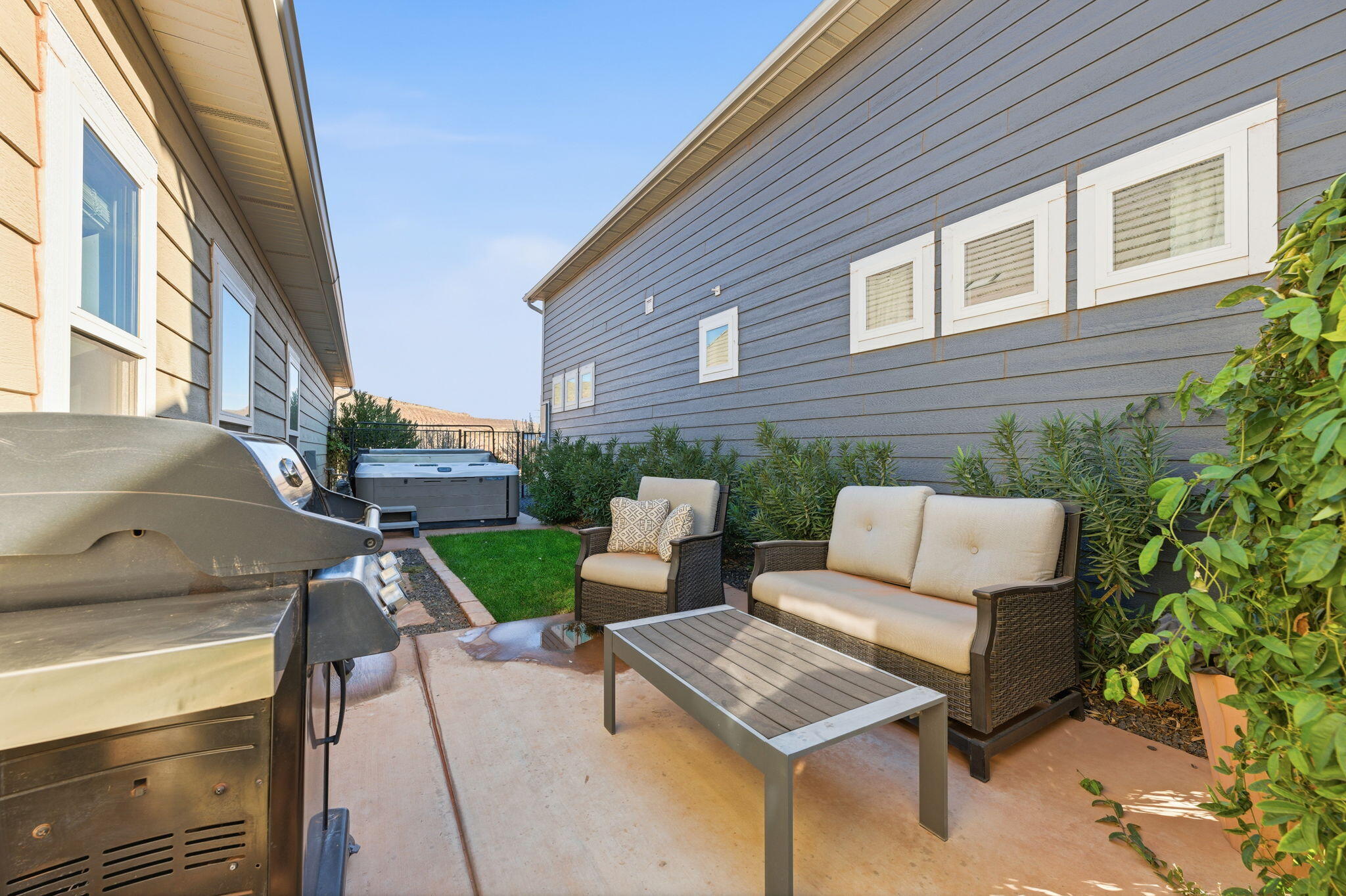 1232 E Villa Way