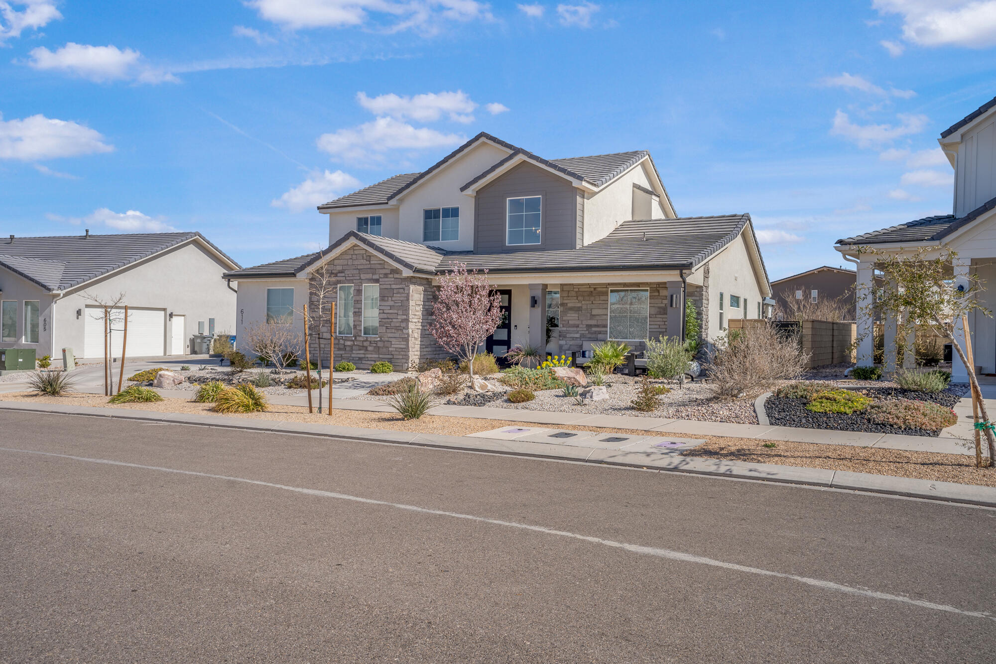 611 W ALORA DR