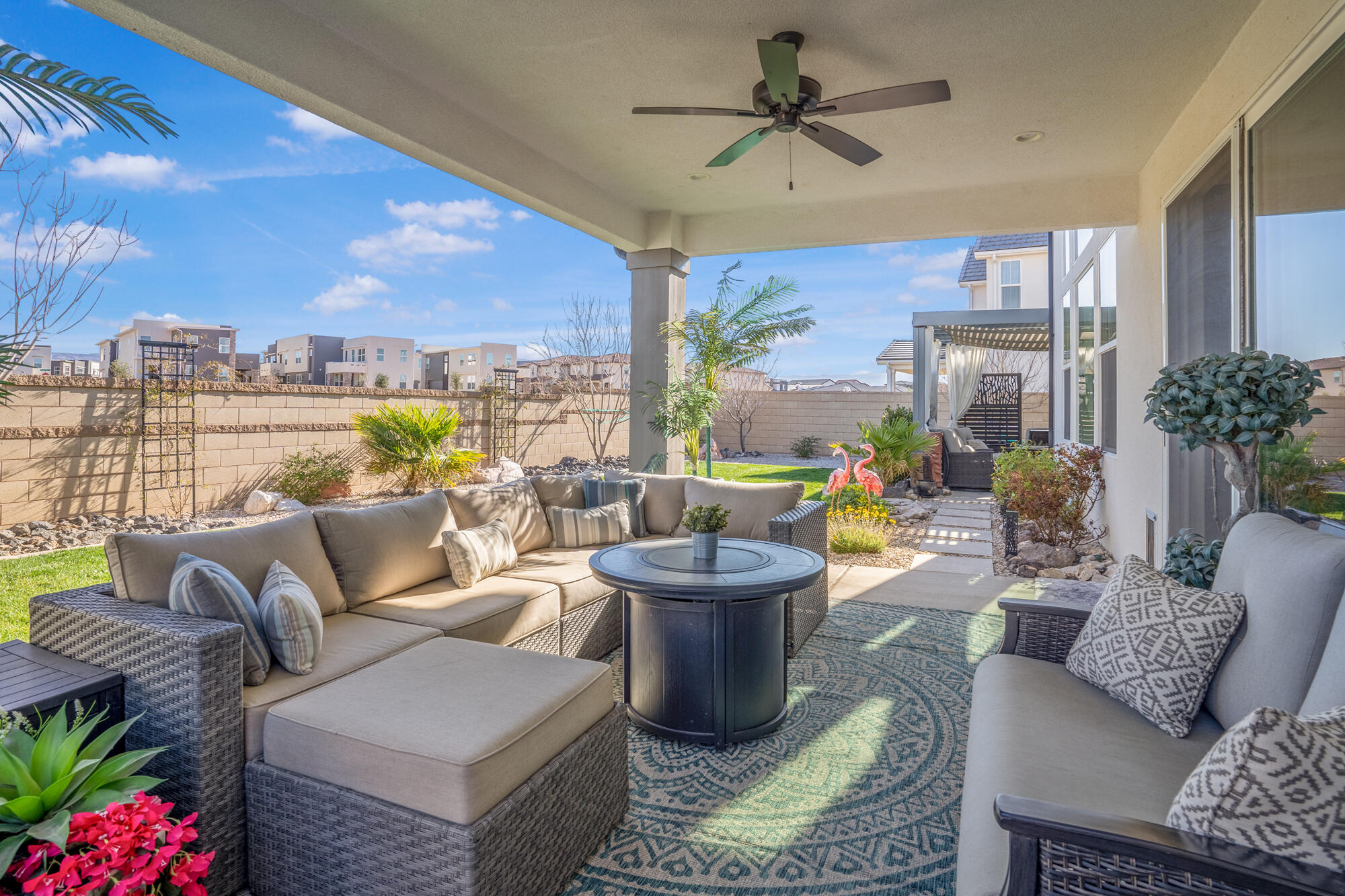 611 W ALORA DR