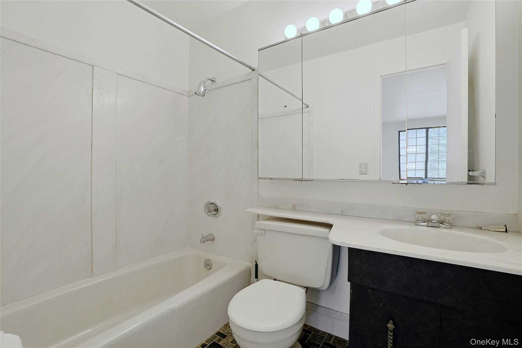 16 Foxwood Drive Unit: 8