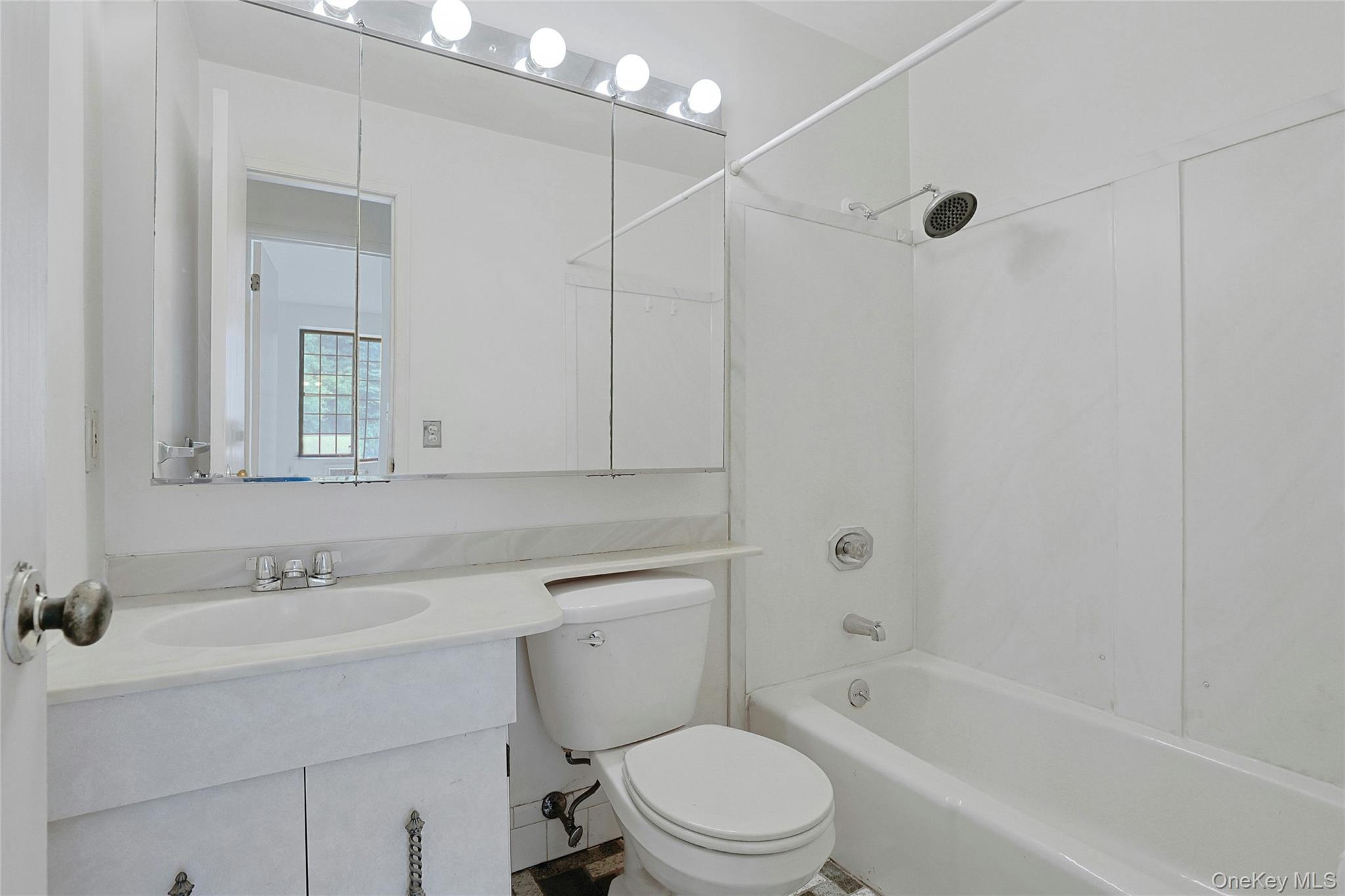 16 Foxwood Drive Unit: 8