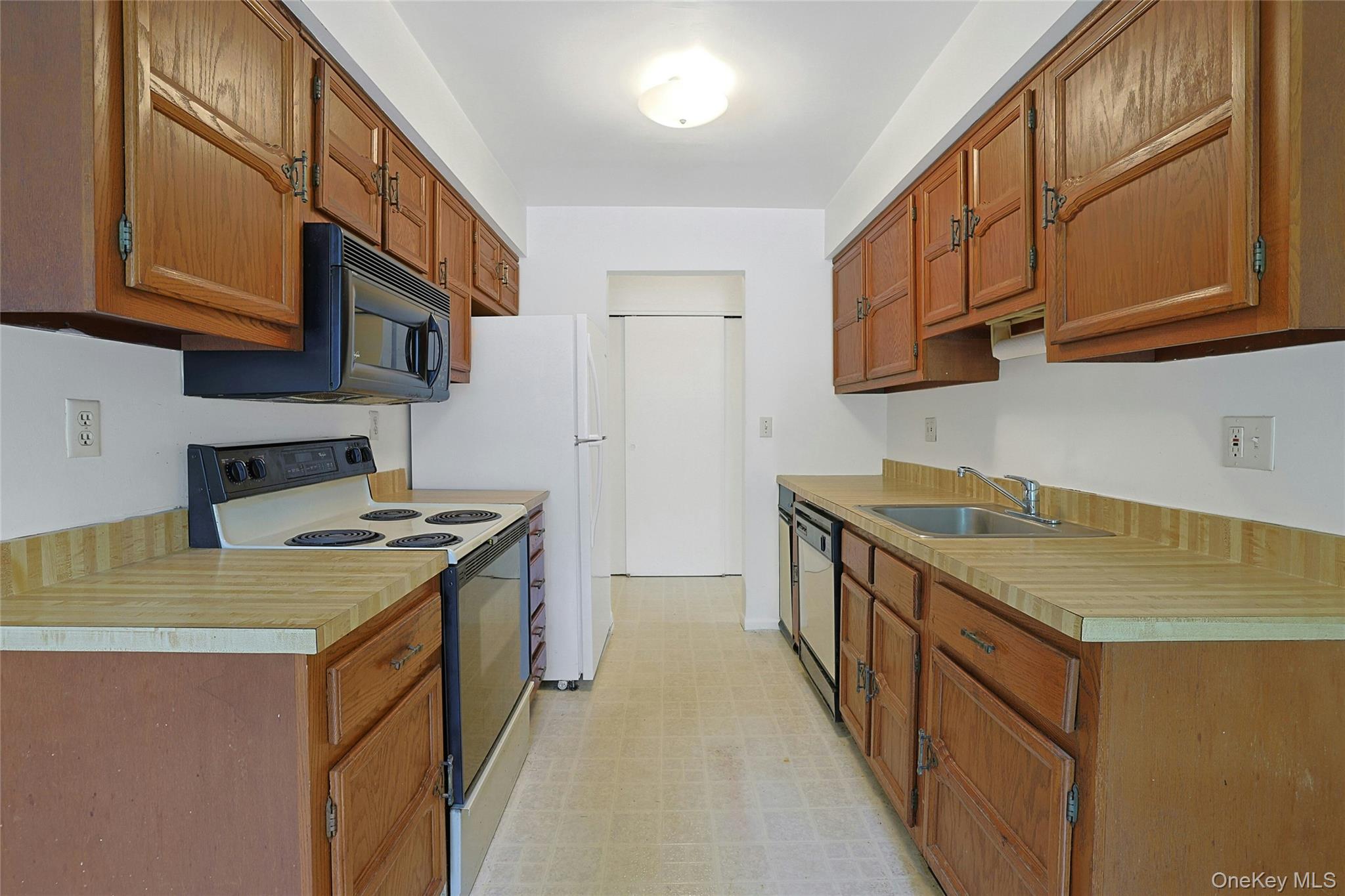 16 Foxwood Drive Unit: 8