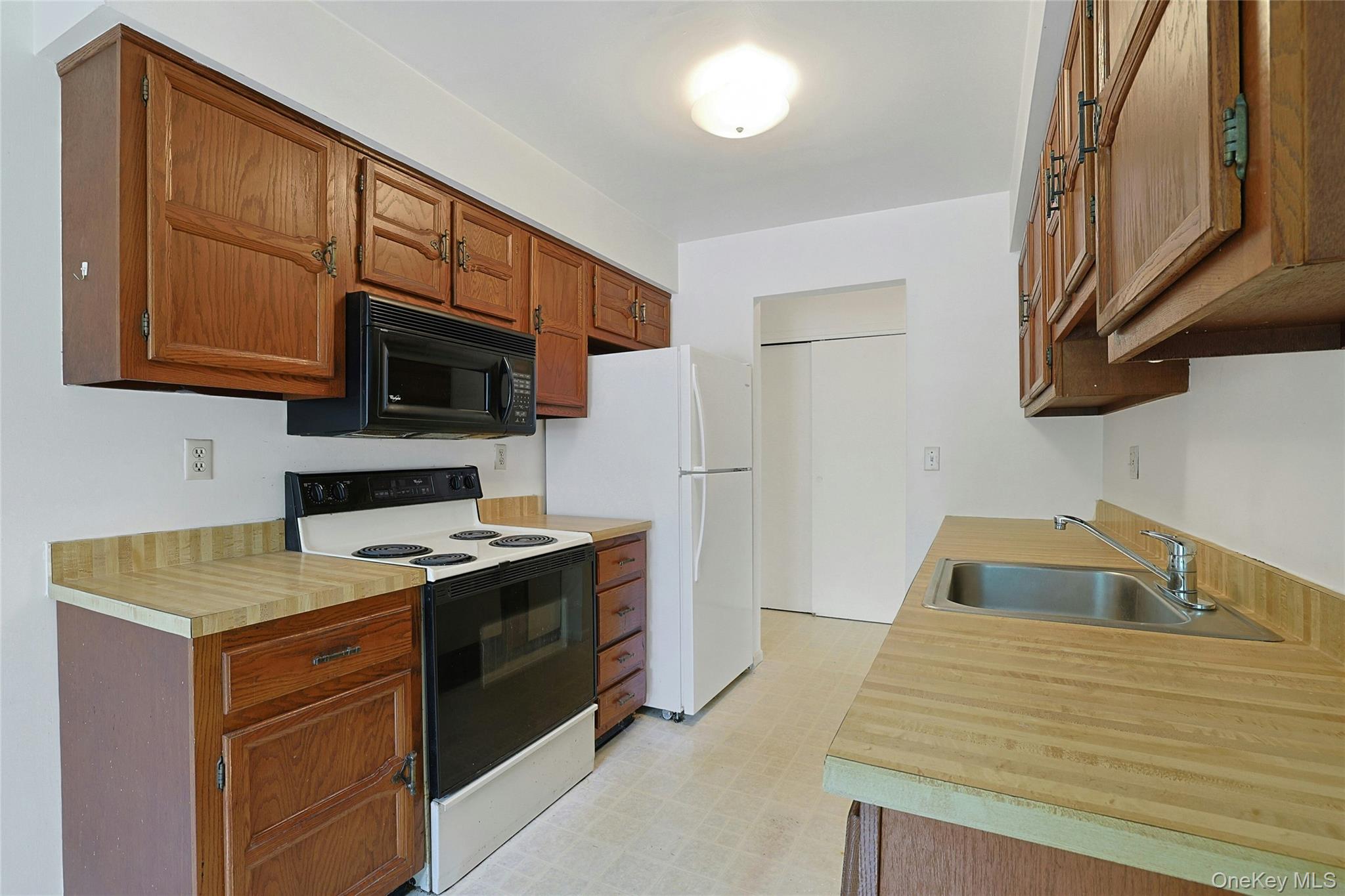 16 Foxwood Drive Unit: 8