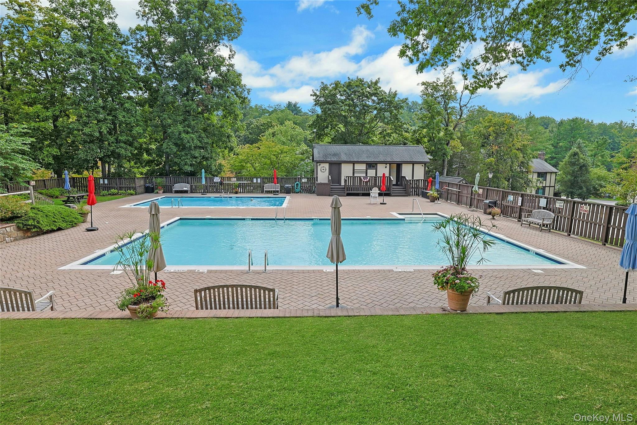 16 Foxwood Drive Unit: 8