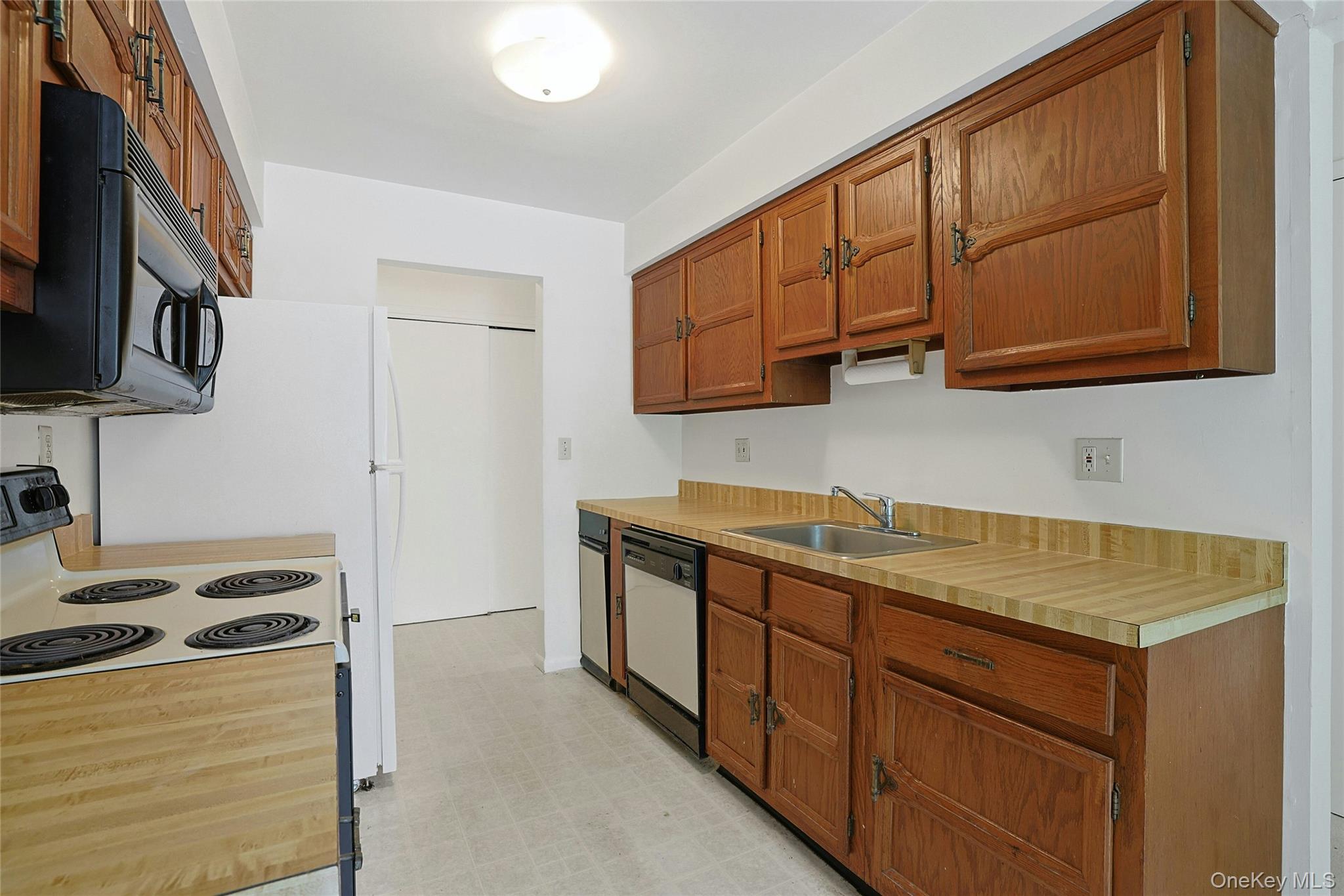 16 Foxwood Drive Unit: 8