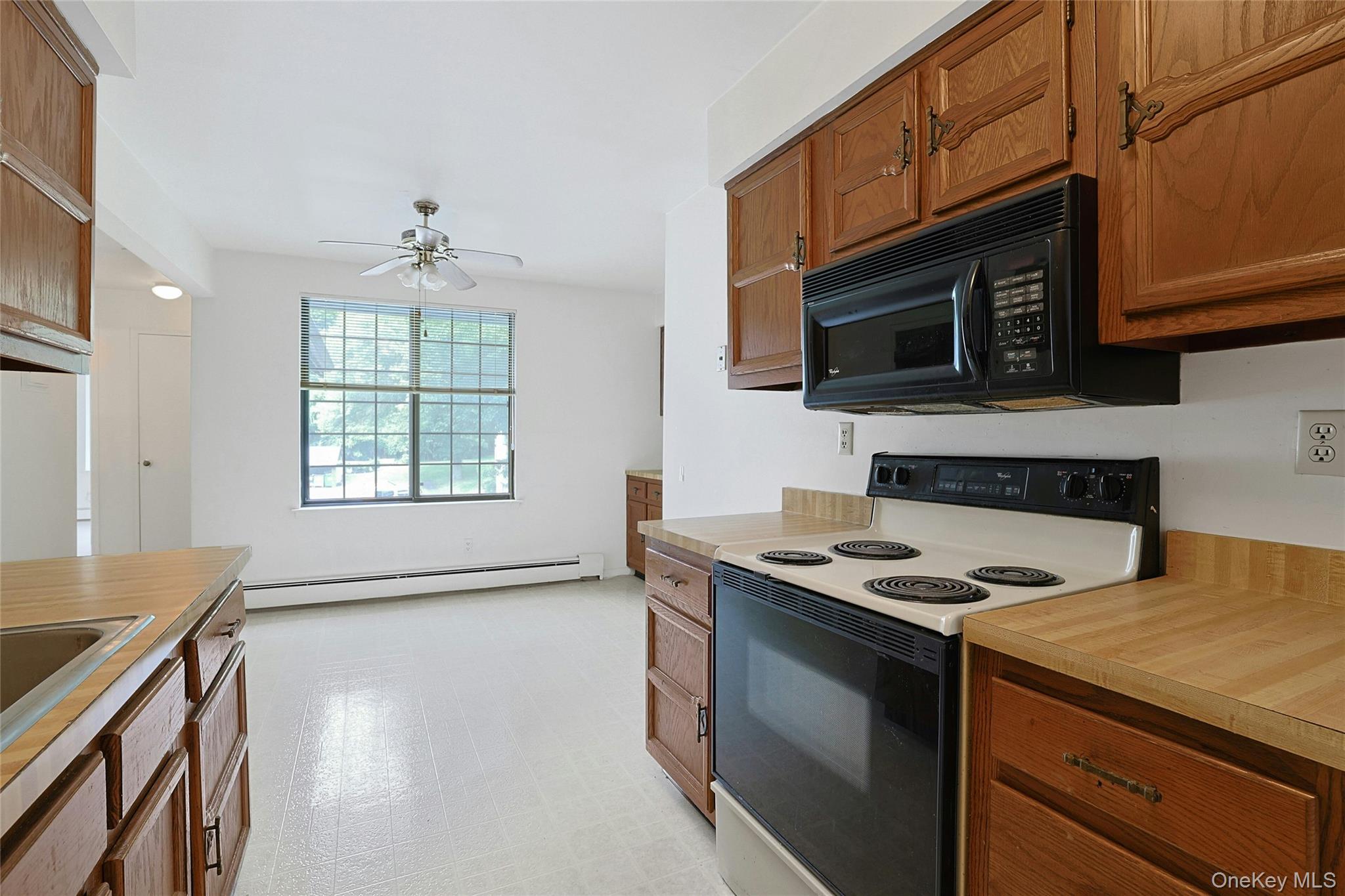 16 Foxwood Drive Unit: 8