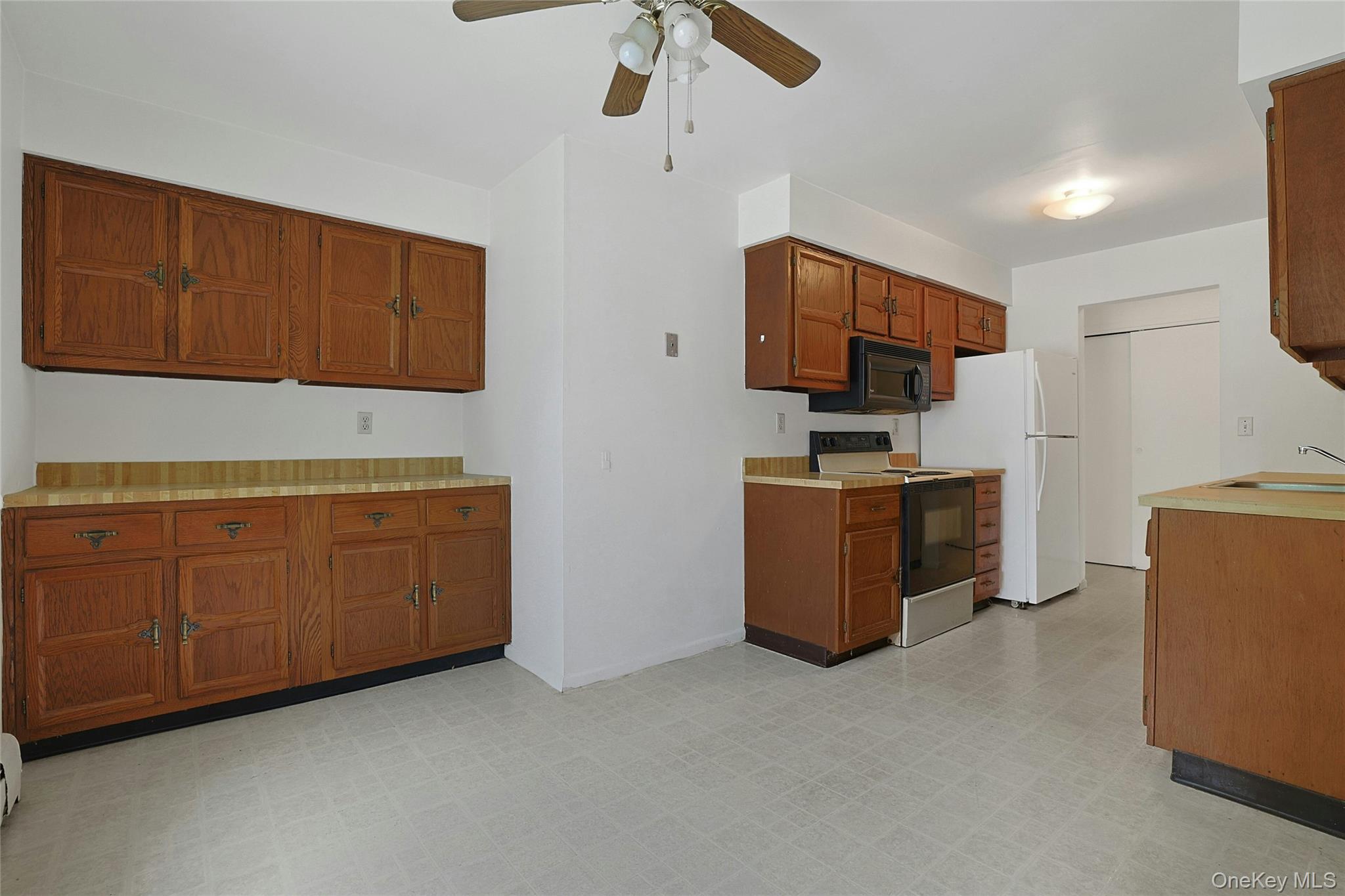 16 Foxwood Drive Unit: 8