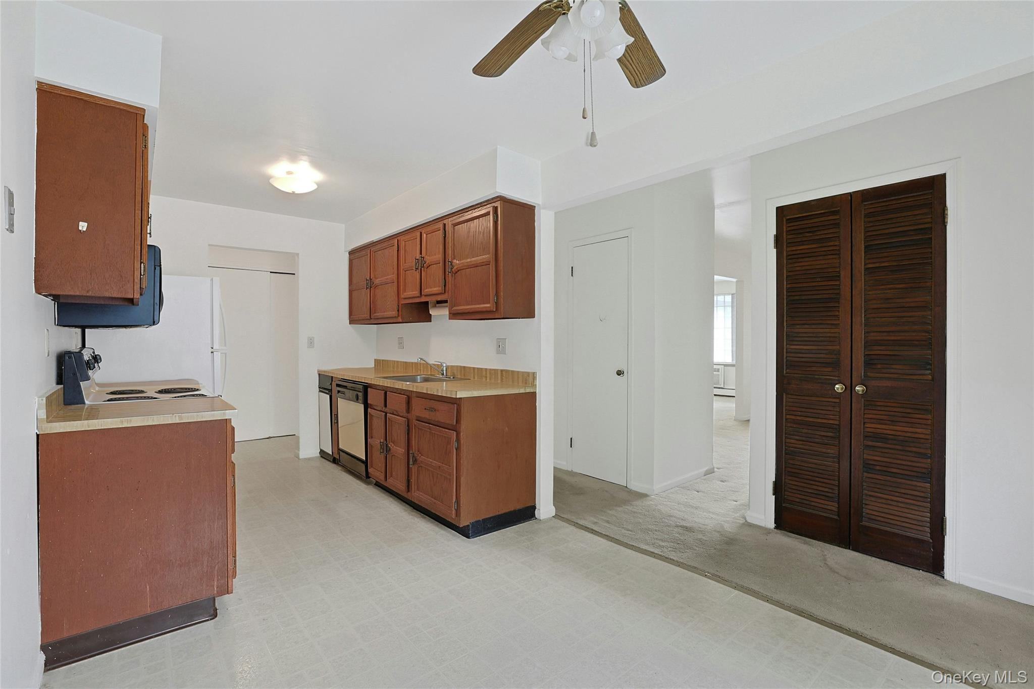 16 Foxwood Drive Unit: 8