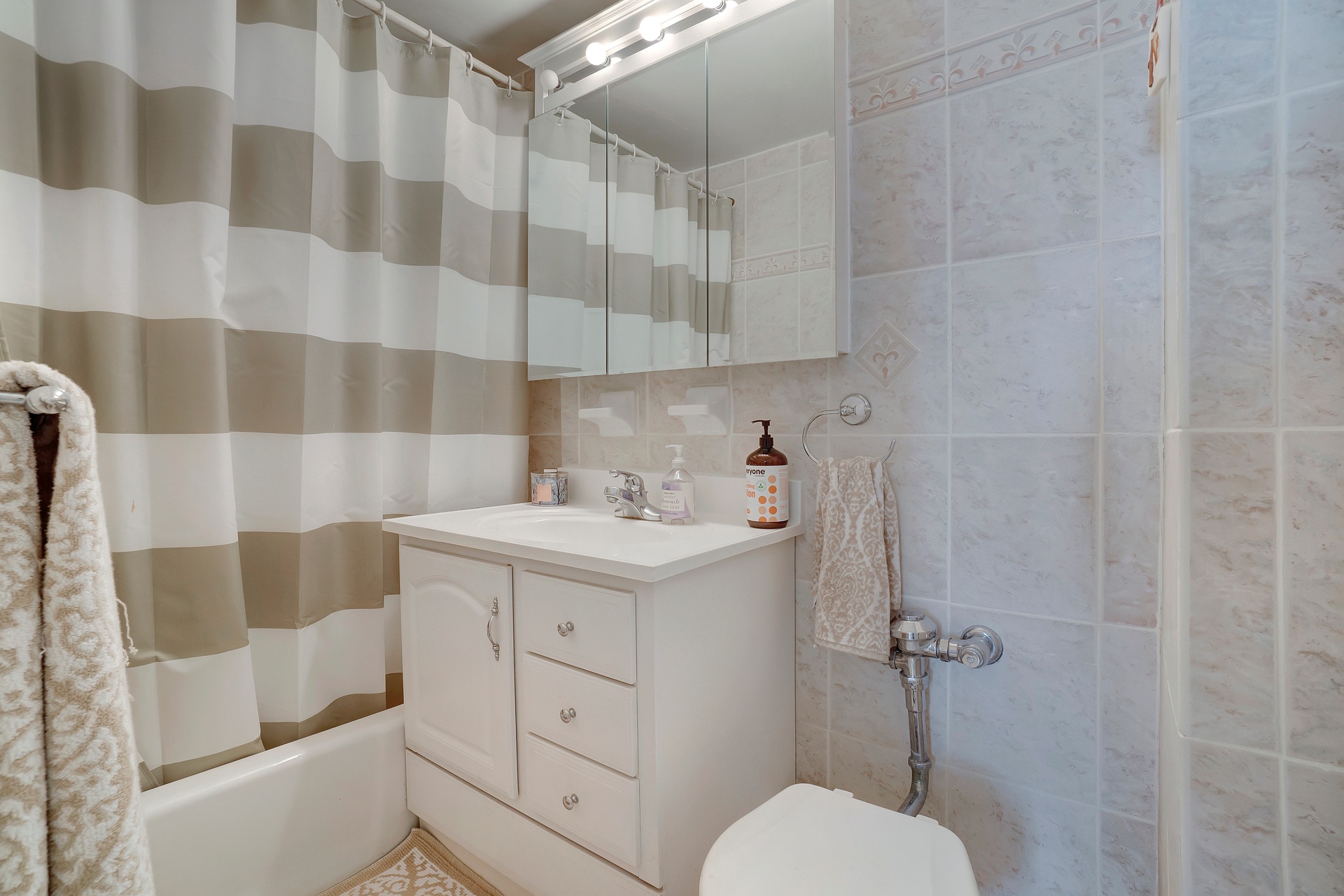 229 E 29th Street E-3