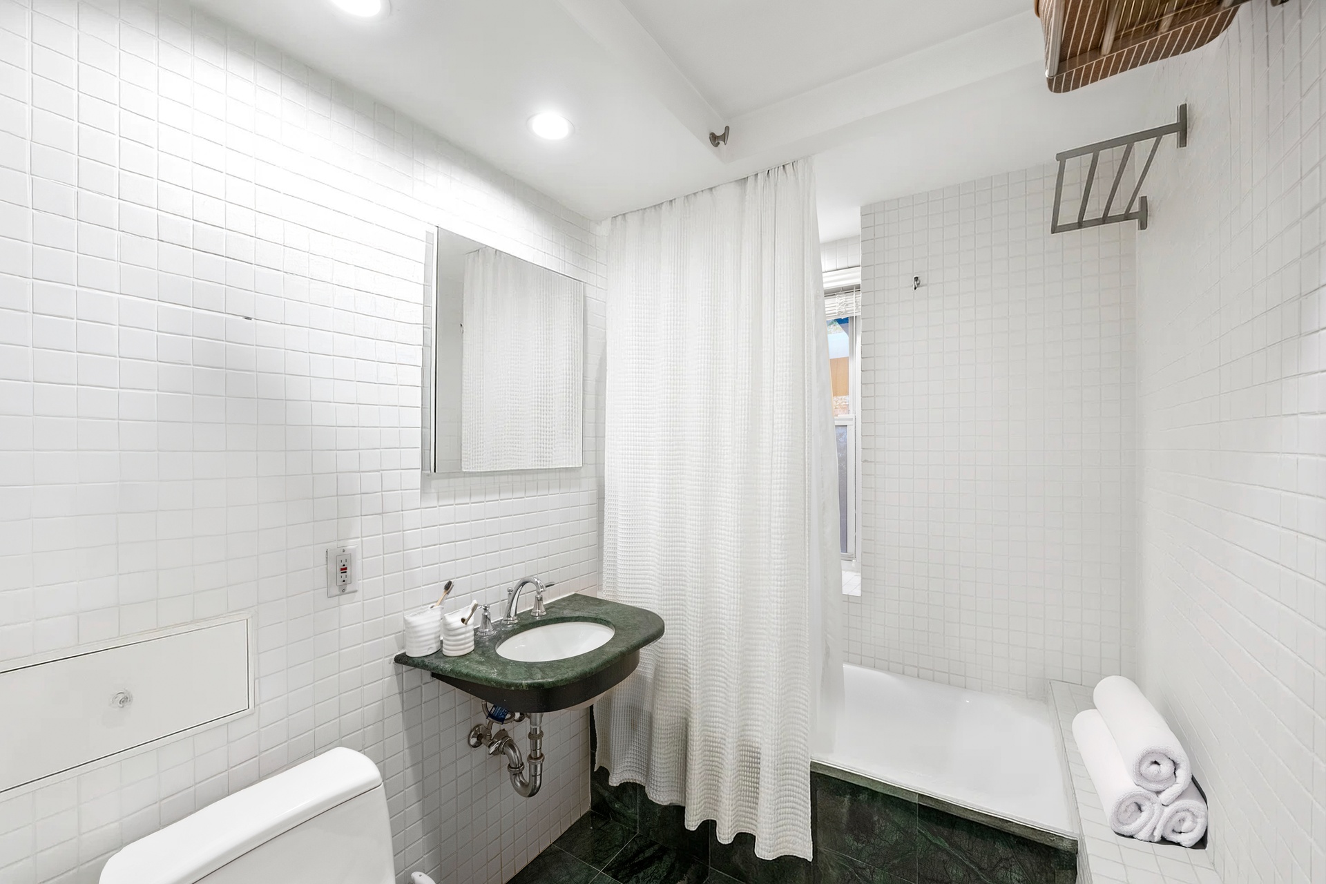 2 Tudor City Place 1-BS