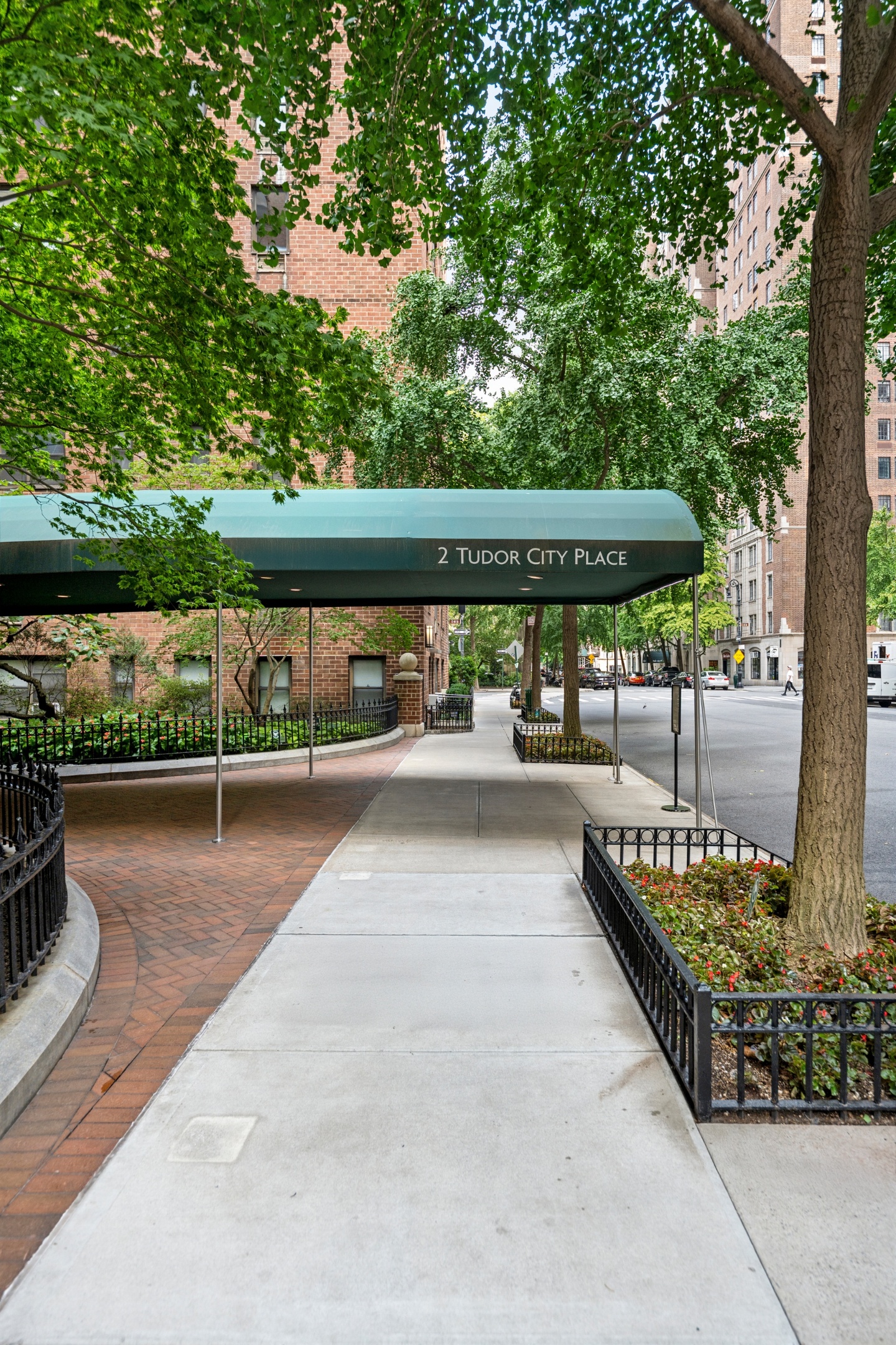 2 Tudor City Place 1-BS