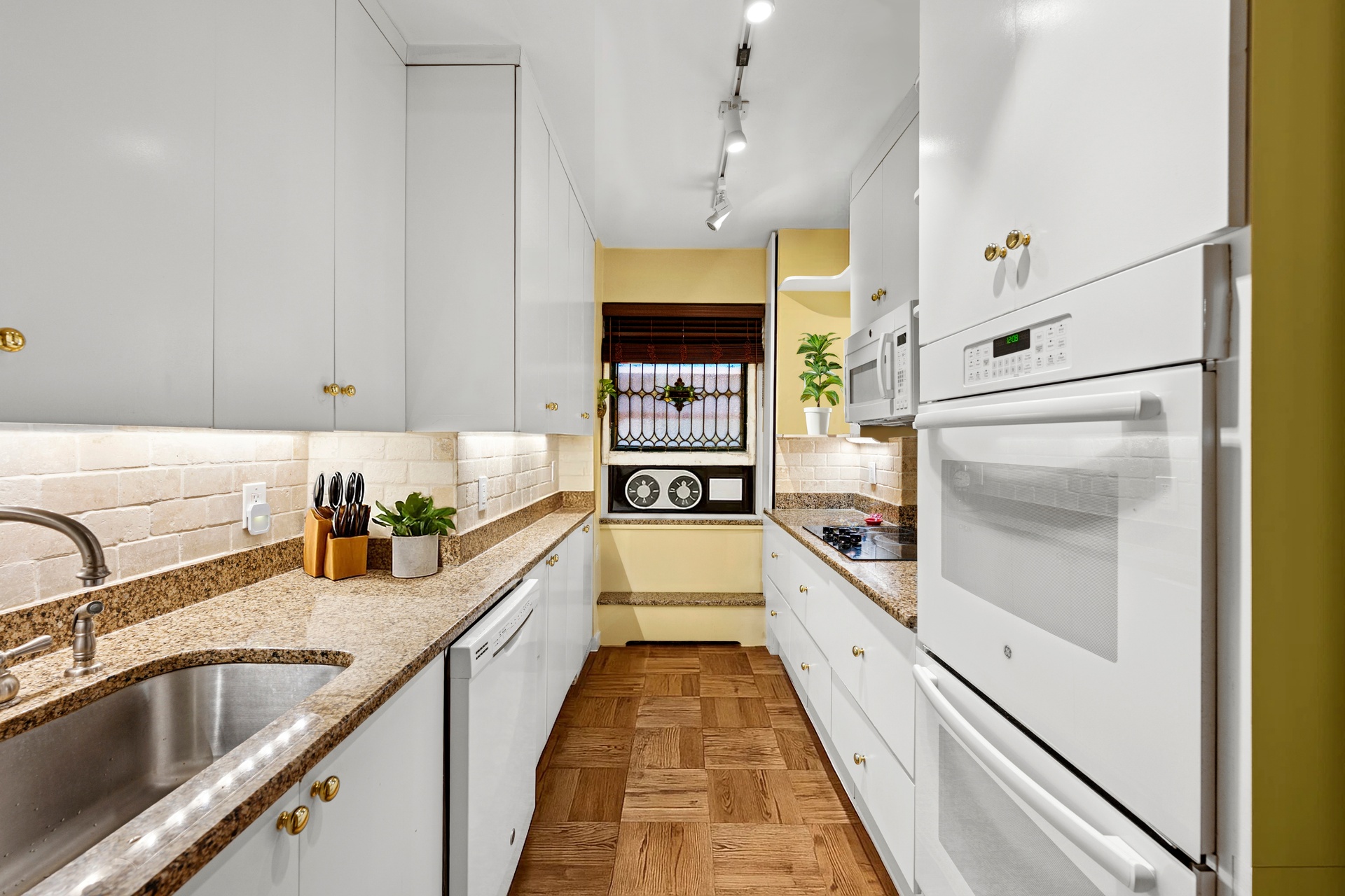 2 Tudor City Place 1-BS