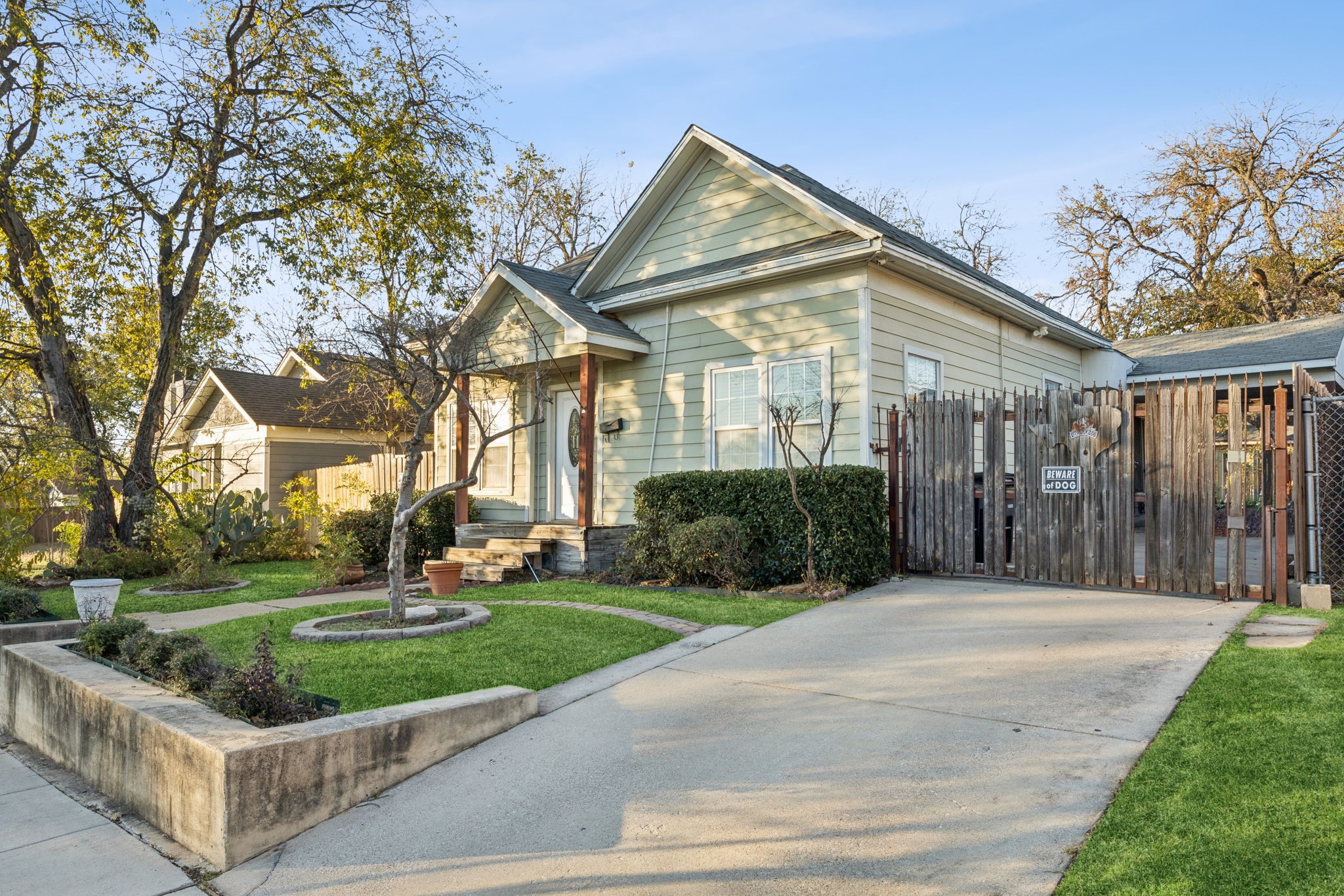 2903 Mount Vernon Avenue