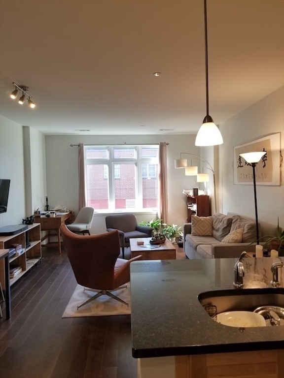 1501 Commonwealth Ave # 305