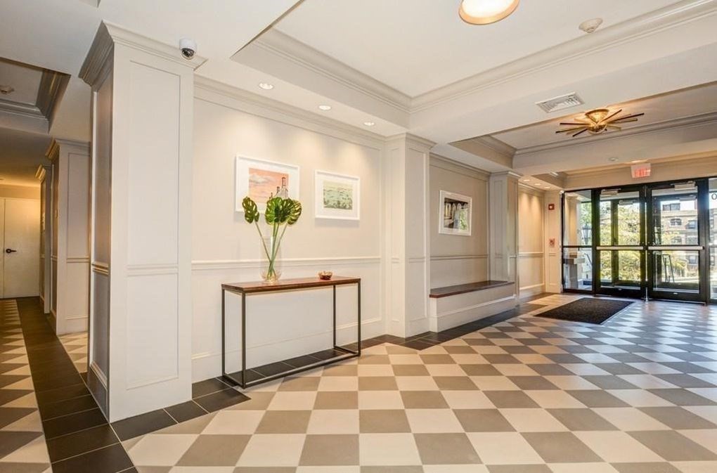 1501 Commonwealth Ave # 305